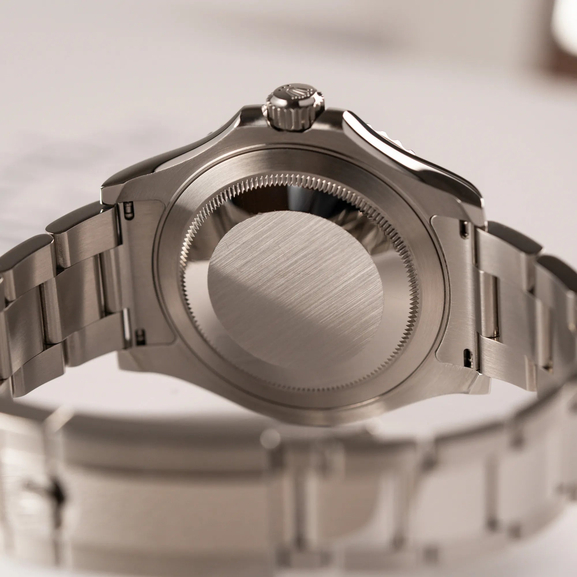 Gehäuseboden der Rolex Yachtmaster 40 mit blauem Zifferblatt der Referenz 116622