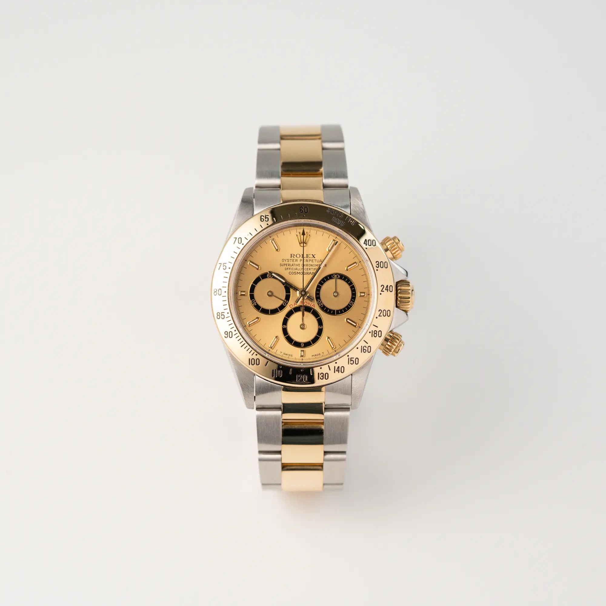 Frontale Ansicht der Rolex Zenith Daytona in Stahl-Gold mit goldfarbenem Zifferblatt