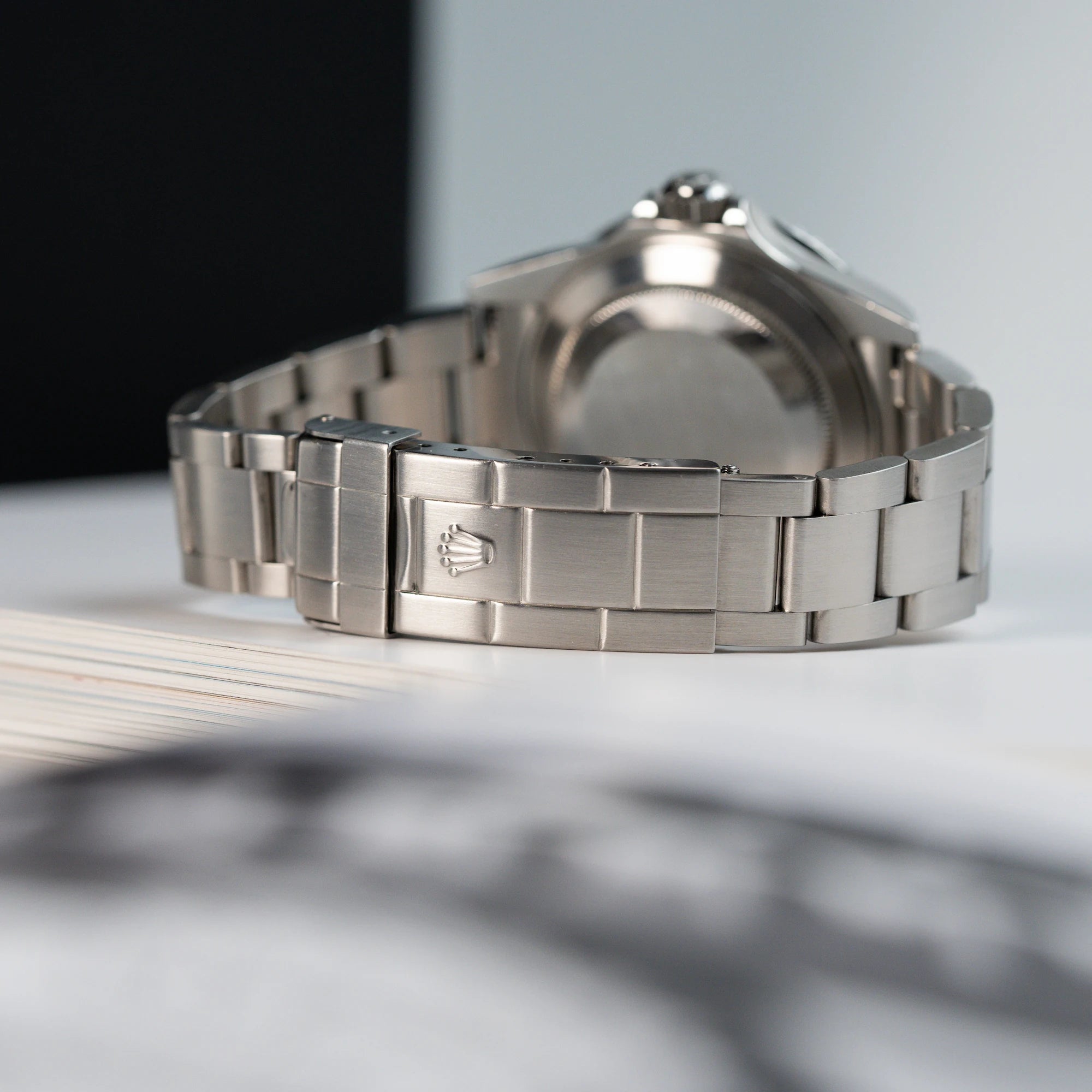 Detailaufnahme des Oyster Stahl Bands und der Faltschliesse