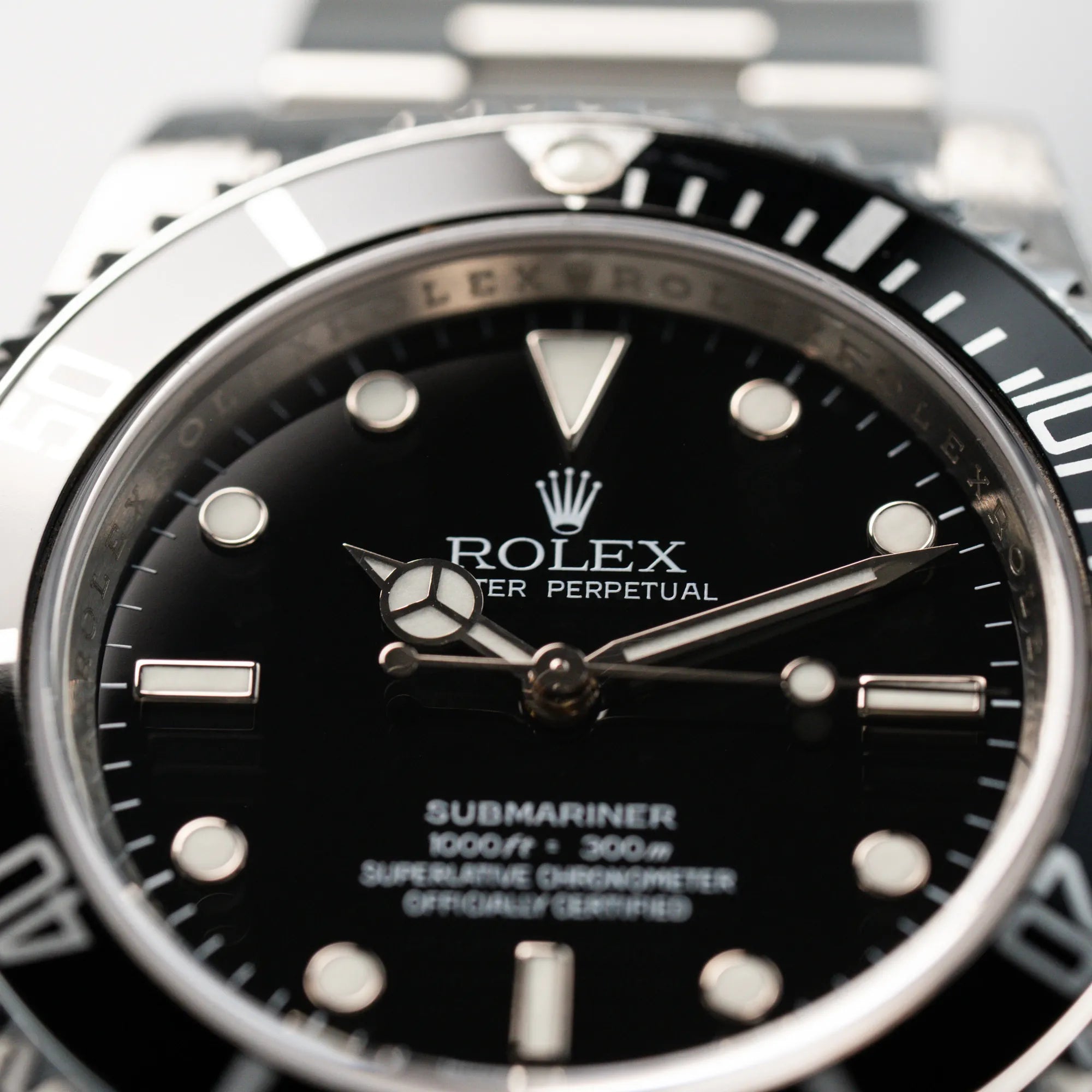 Makroaufnahme der Rolex Submariner NoDate 14060M in Schwarz