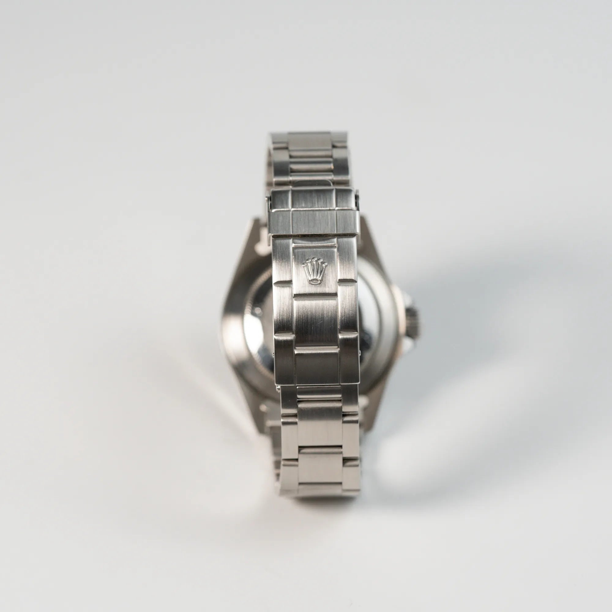 Ansicht des Oyster-Bands mit Faltschliesse der Rolex Submariner NoDate 14060M in Schwarz