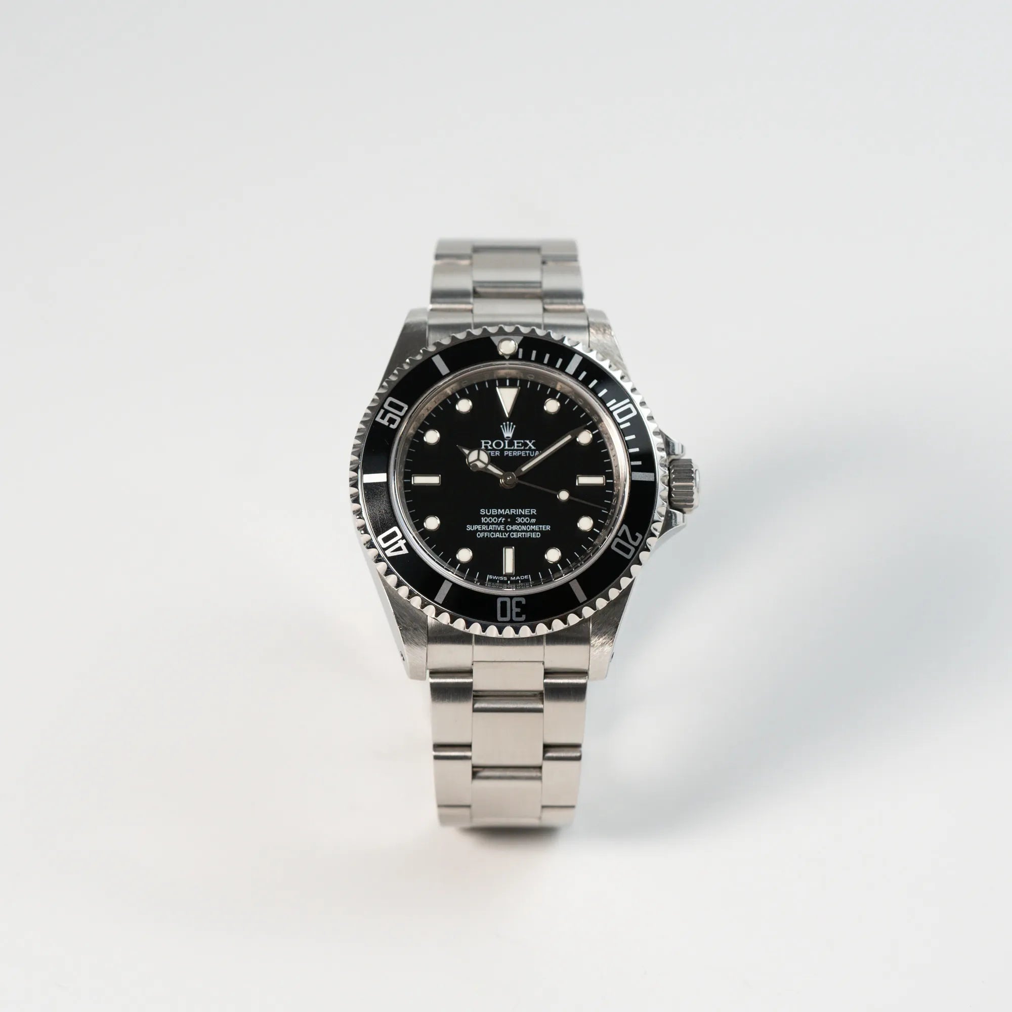 Frontale Ansicht der Rolex Submariner NoDate 14060M in Schwarz