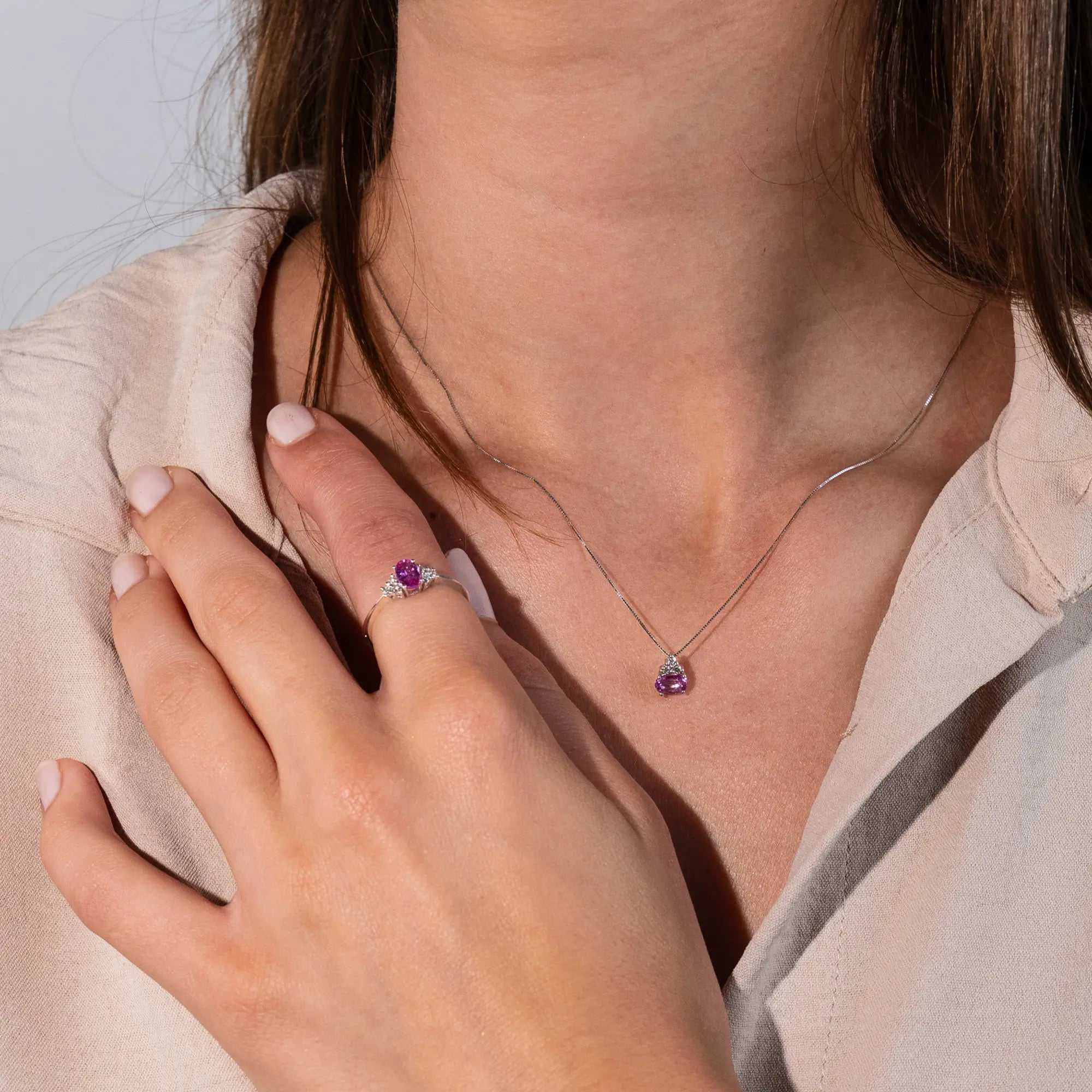 Weißgoldring mit rosa Saphir | 18 Karat