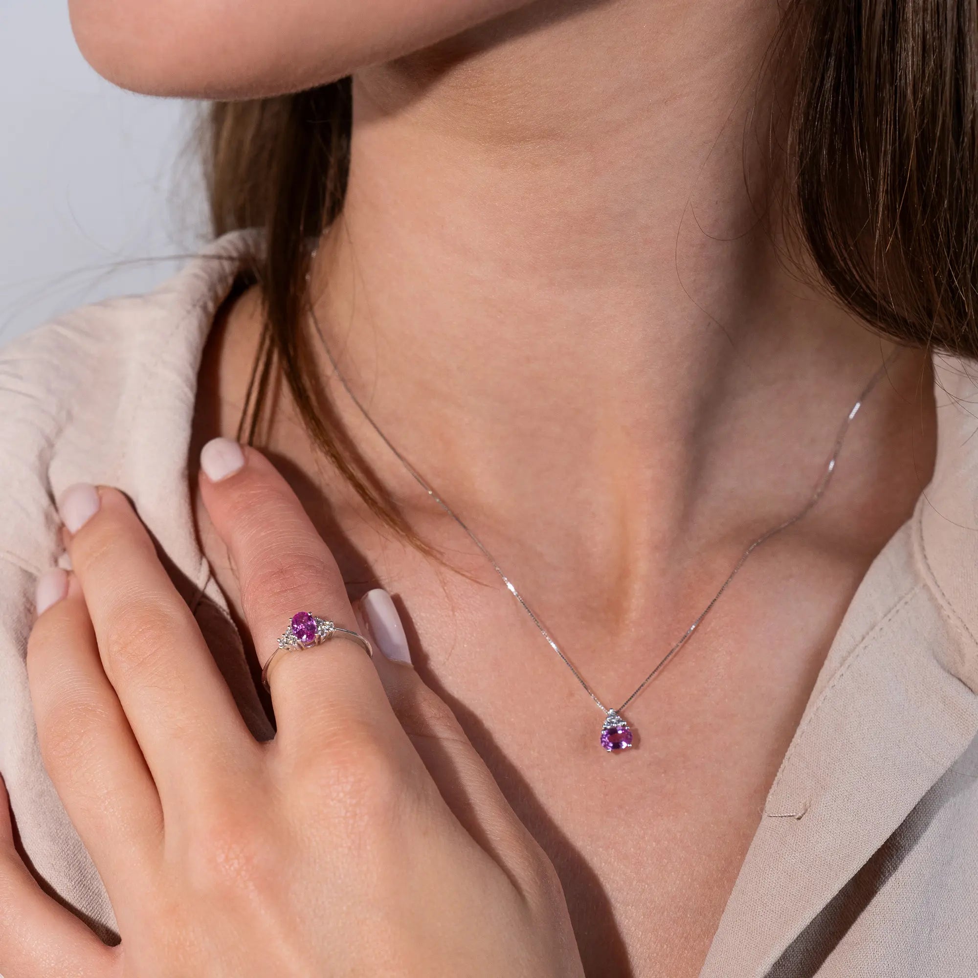Weißgoldring mit rosa Saphir | 18 Karat