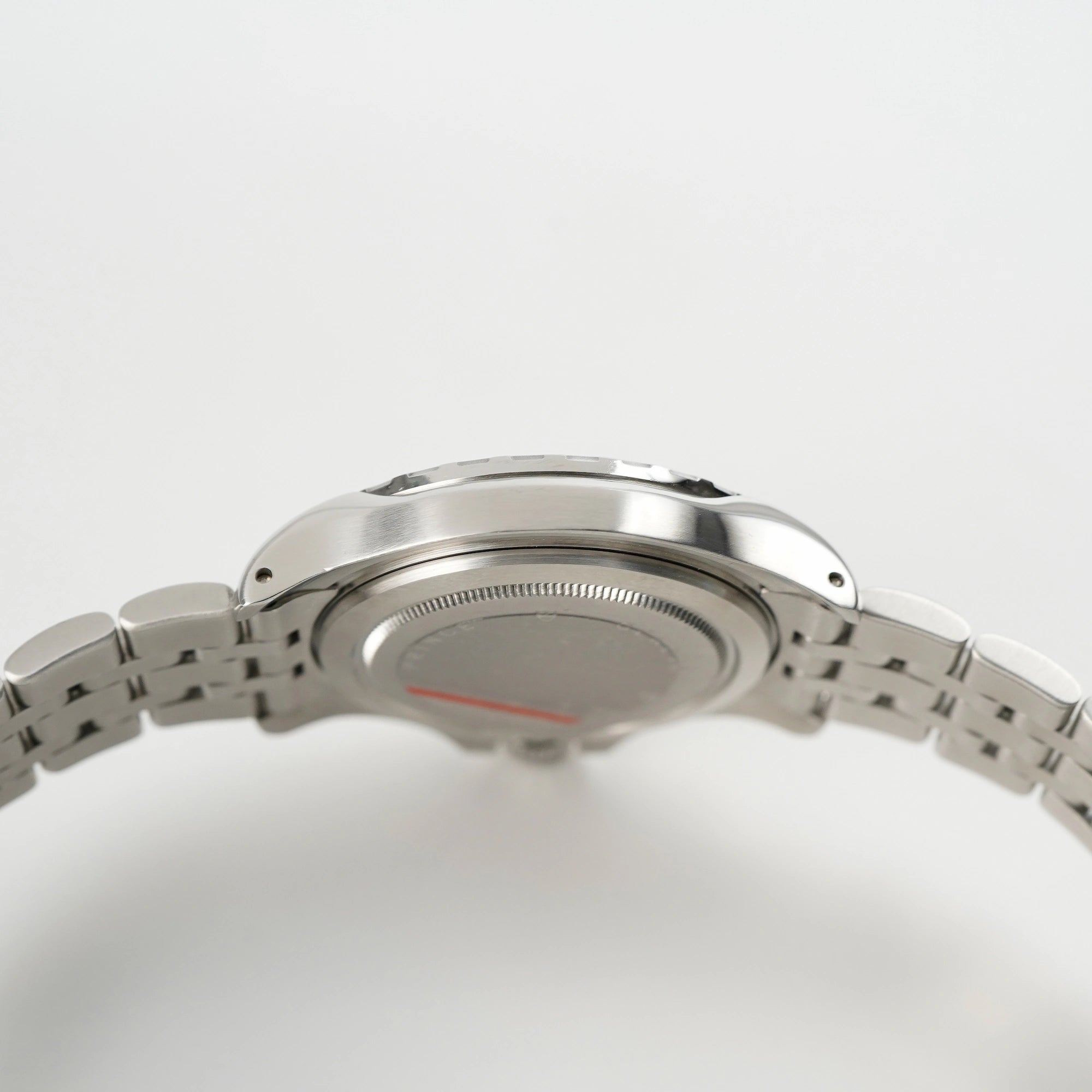 Seitliches Gehäuse und Gehäuseboden der Tudor Hydronaut Prince Date, Referenz 89190