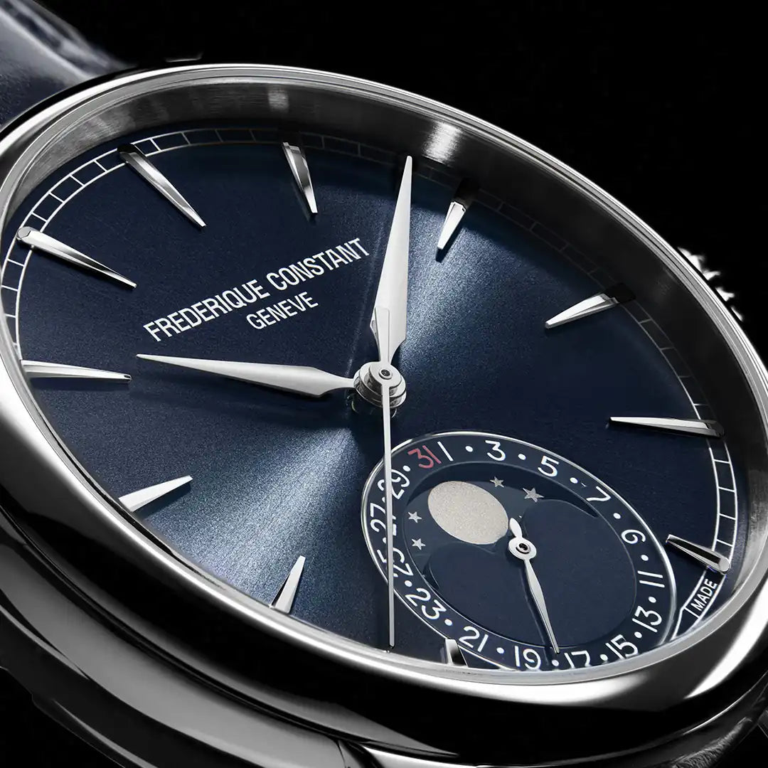 Detailaufnahme der Manufacture Classic Moonphase Date in der dunkelblauen Farbvariante von Frederique Constant