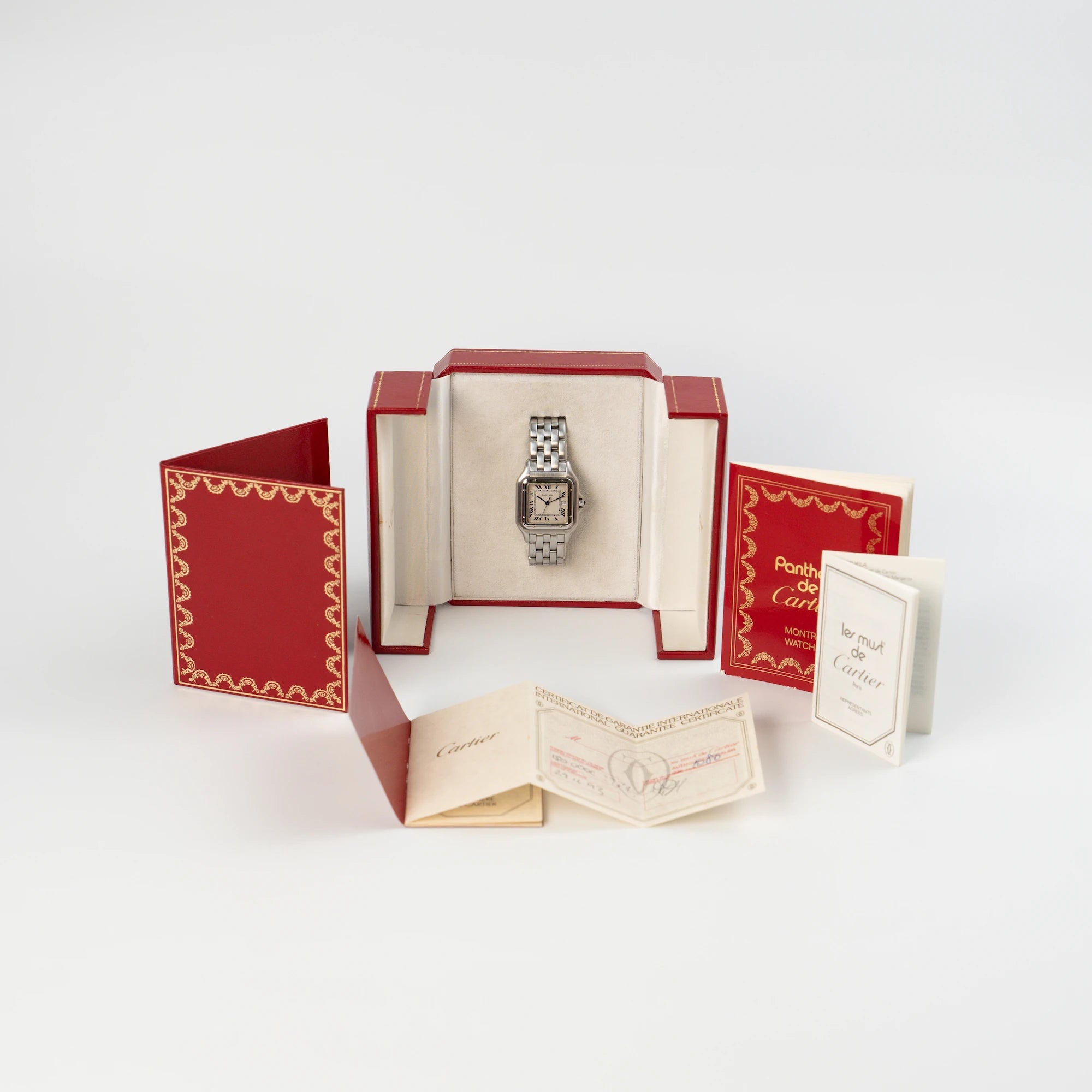 Lieferumfang der Seitliches Gehäuse der Cartier Panthère de Cartier in Edelstahl mit einem Jumbo Cream Dial