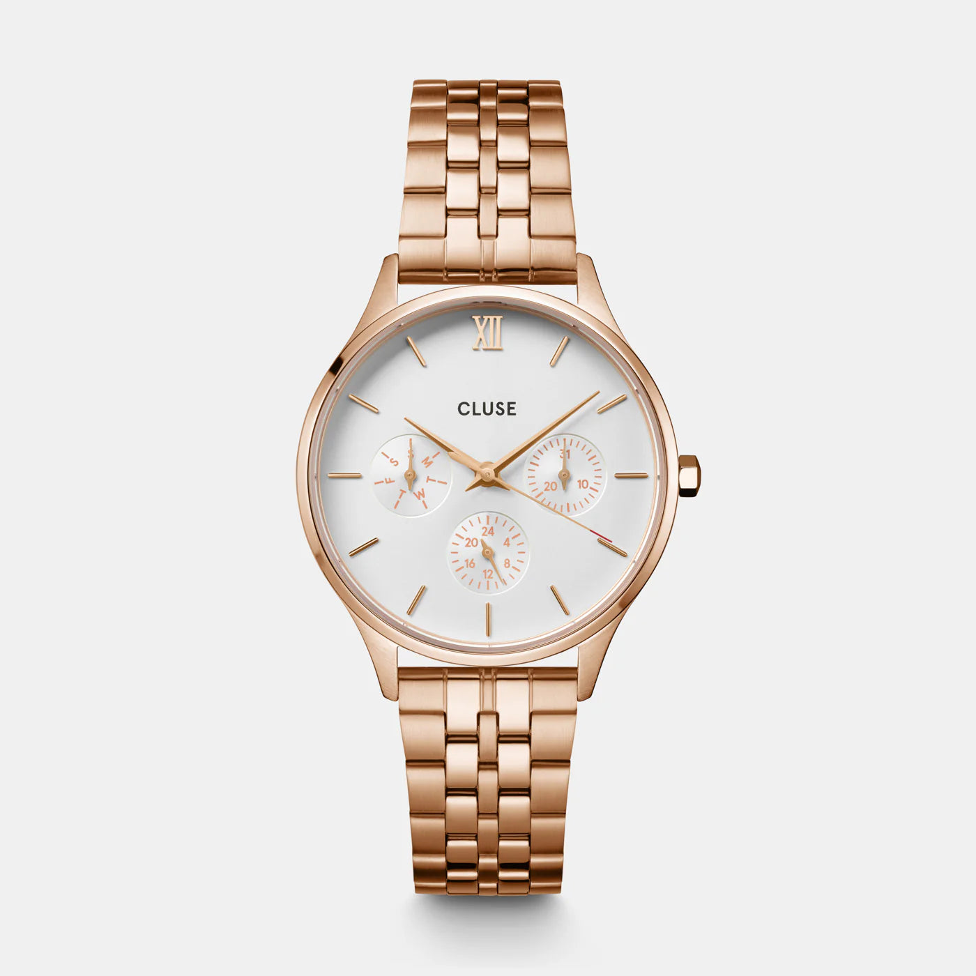 Frontale Ansicht der Cluse Stahl-Uhr "Minuit Multifunction" im Rosègold-Look mit weißem Zifferblatt und drei Sub-Dials zur Wochentags-, Datums-Anzeige und 24 Stunden-Zähler