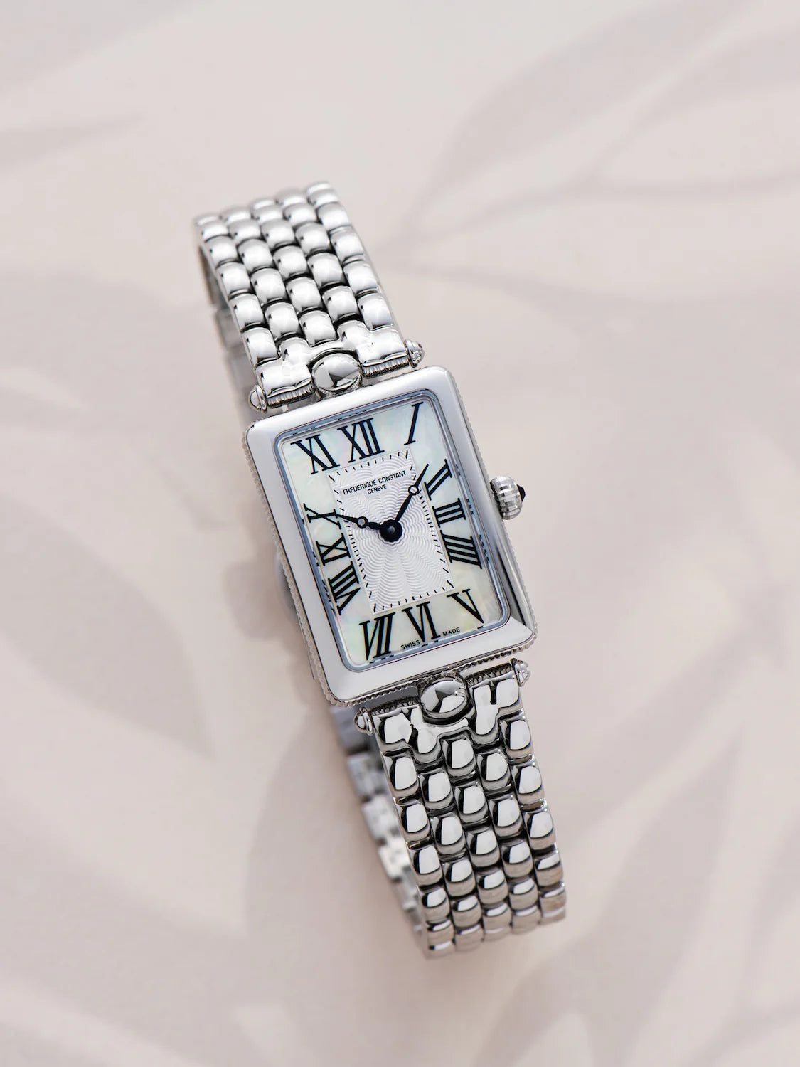 Produktfotografie der Classics Art Deco Carree für Frauen von Frederique Constant