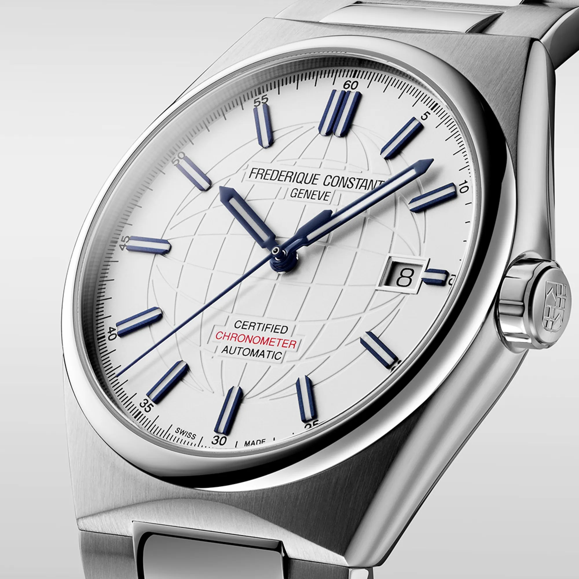 Detailaufnahme des des Uhren-Modells "Highlife Automatic COSC" mit dem weißen Zifferblatt mit blauen Indizes von Frederique Constant