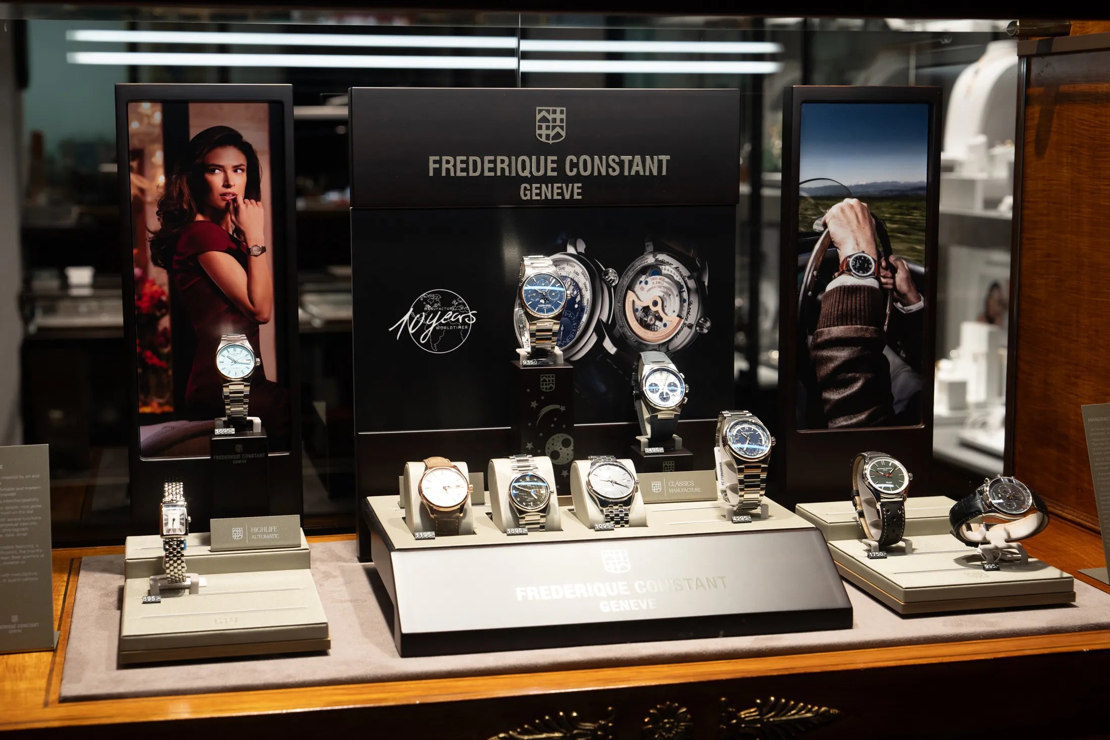 Ausstellung von Frederique Constant Uhren im Ladengeschäft von Schmuckatelier Lang 