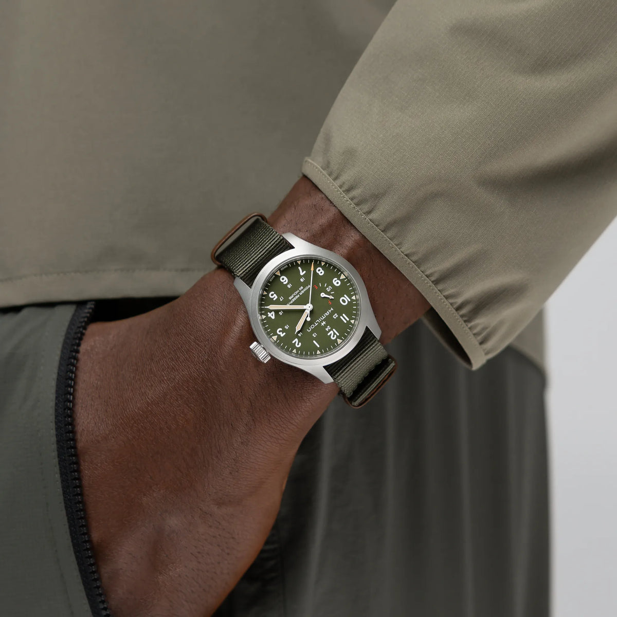 Khaki Field Power Reserve | 40 mm | olivgrün