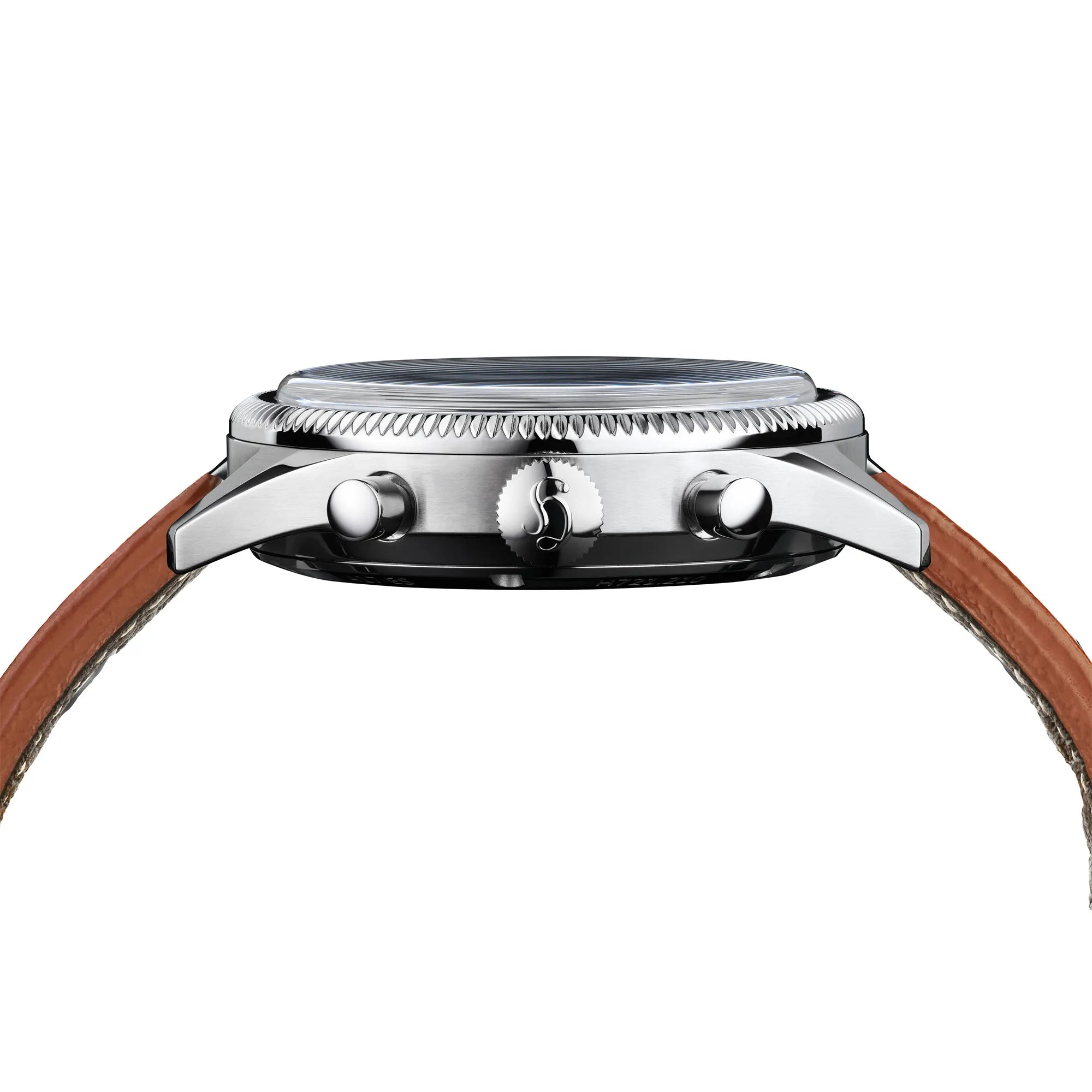 Seitliche Gehäuseflanke des Hanhart 417 ES "Moby Dick" Chronographs mit 42mm-Gehäuse und weißem Zifferblatt am hellbraunen Lederband