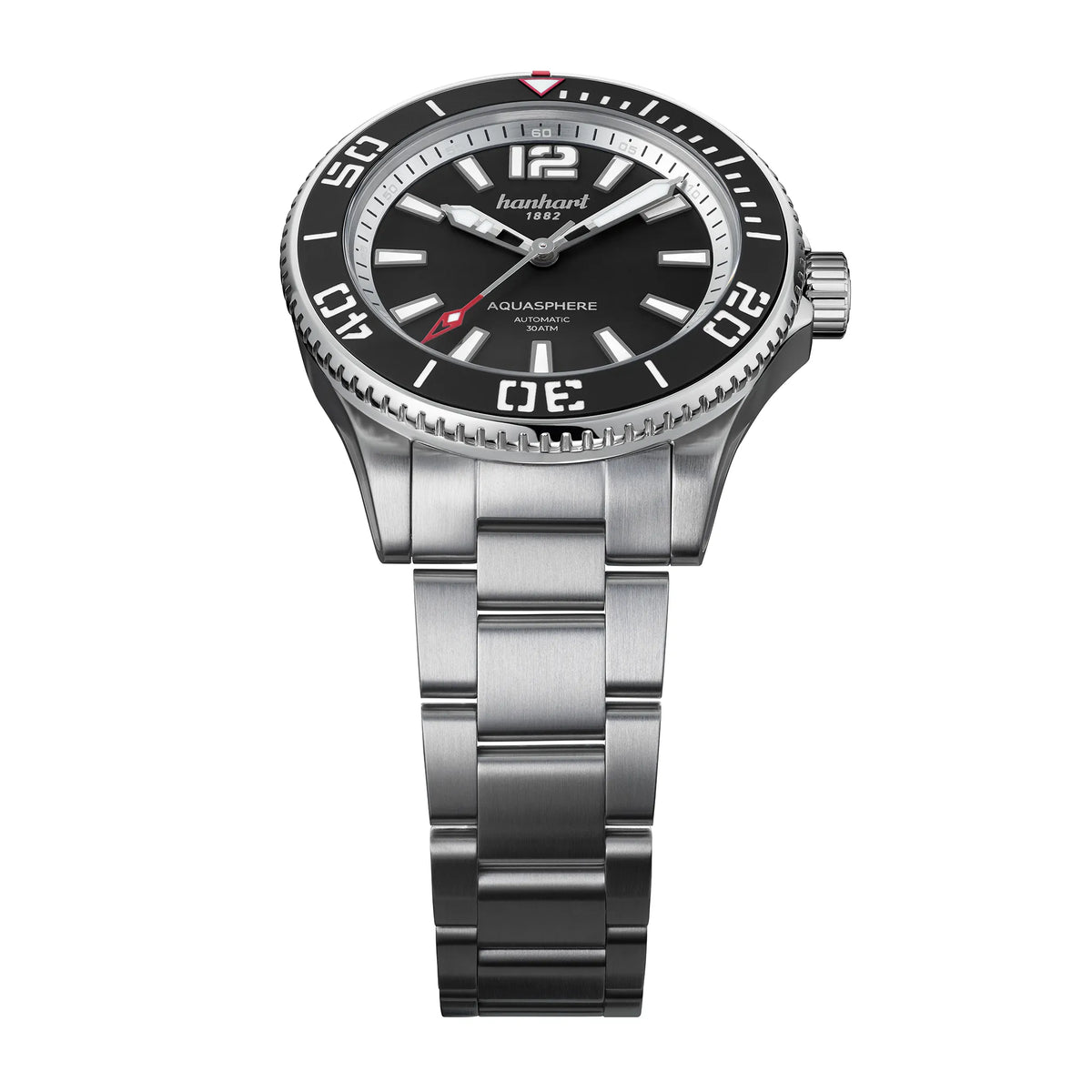 Produktfotografie zeigt das Edelstahlarmband, die Bandanstöße und den Uhrenkopf der Hanhart Aquasphere Matte Black im 42mm-Edelstahl-Gehäuse am Edelstahlarmband mit schwarzem Zifferblatt und schwarzer Lünette