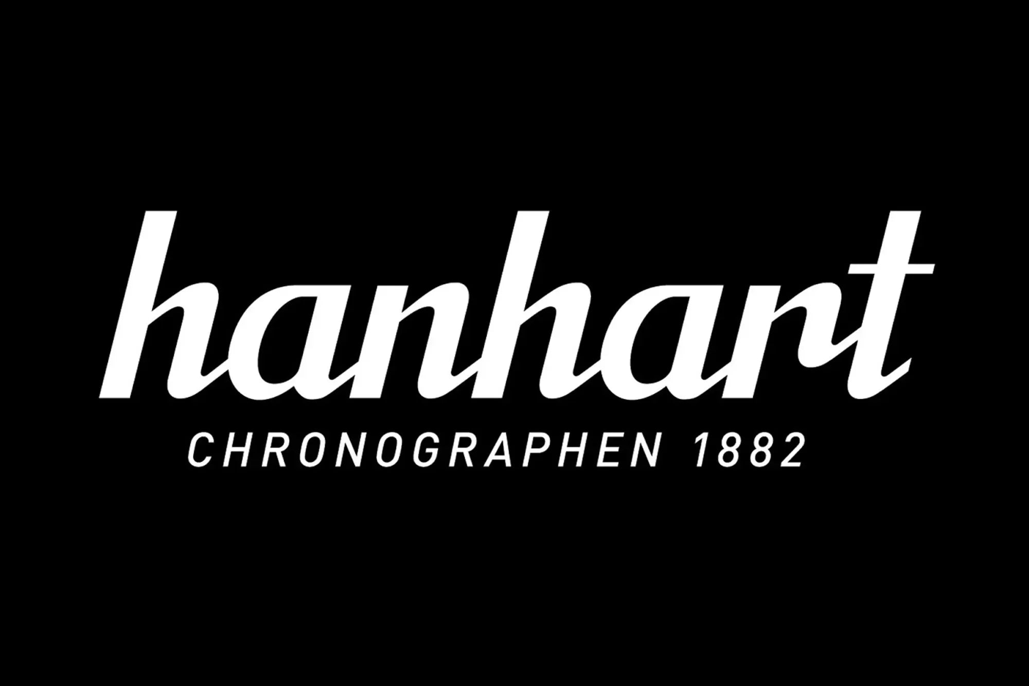 weißes Logo von Hanhart Chronographen 1882 auf schwarzem Hintergrund