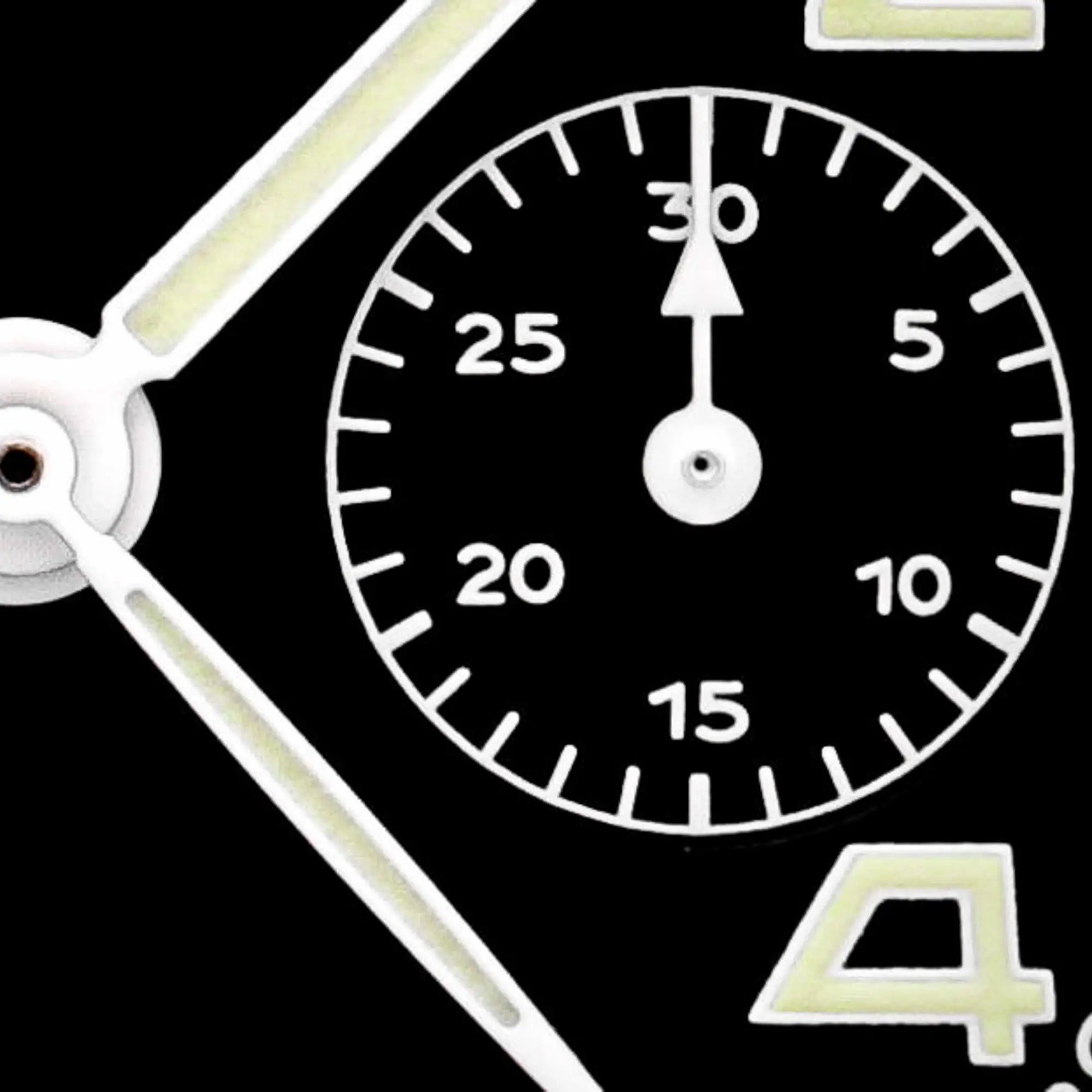 Detailaufnahme des Zifferblatts der mechanischen Uhr "417 ES" aus der Pioneer Kollektion mit Fokus auf dem Totalisator