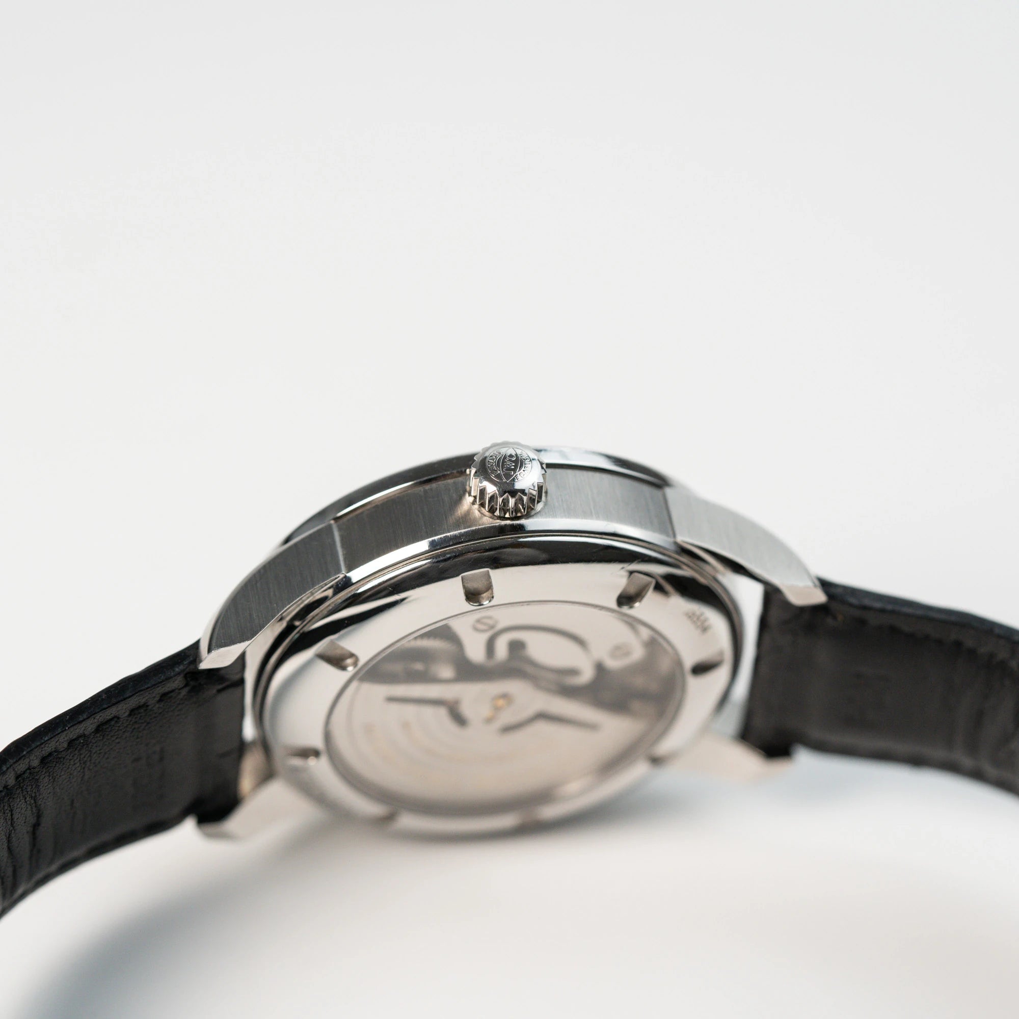 Seitliches Gehäuse mit Krone der IWC Schaffhausen Uhr "Ingenieur" mit der Referenz IW323301