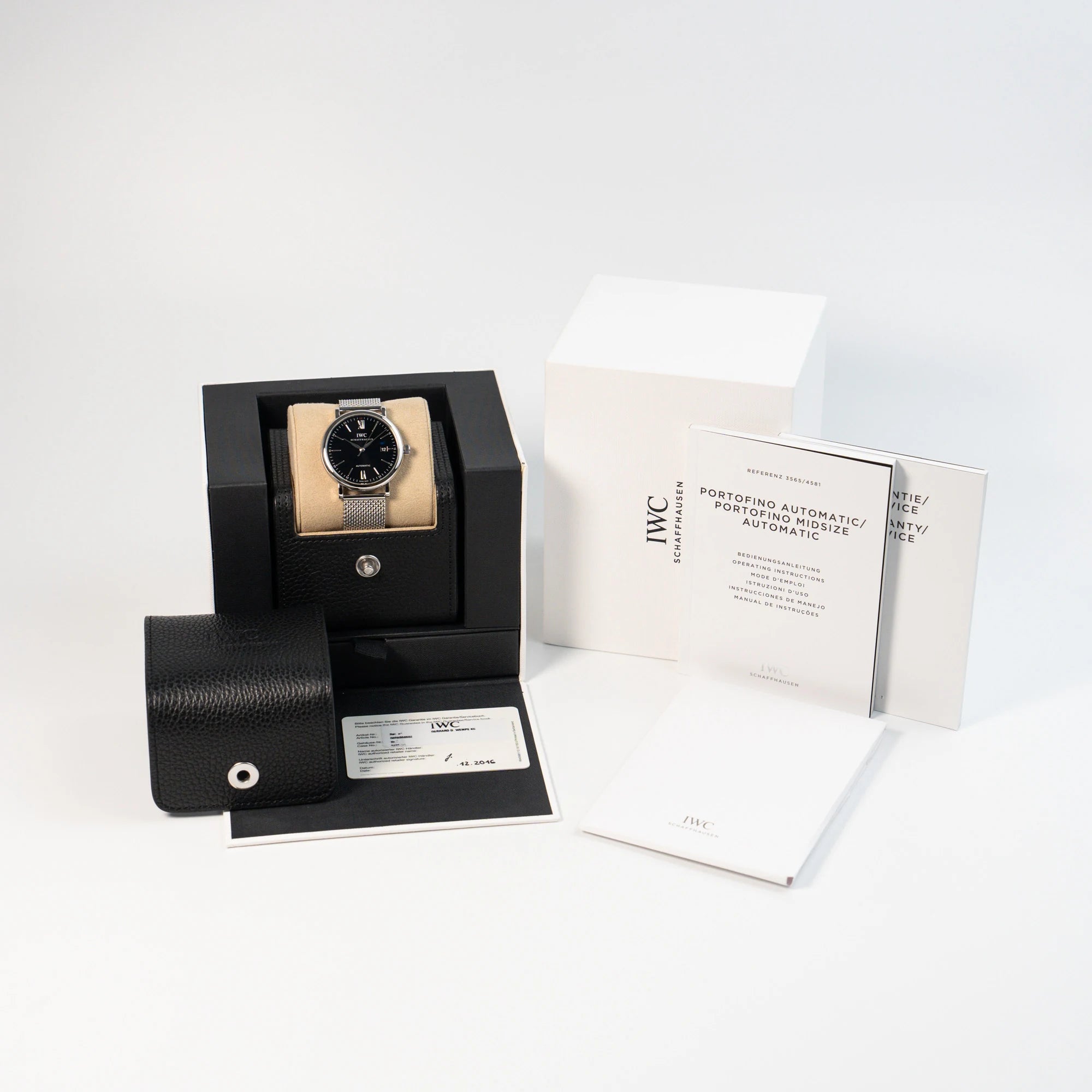 Lieferumfang der IWC Portofino 40 Automatik in Edelstahl mit schwarzem Zifferblatt, bestehen aus Box, Garantiekarte und Papieren