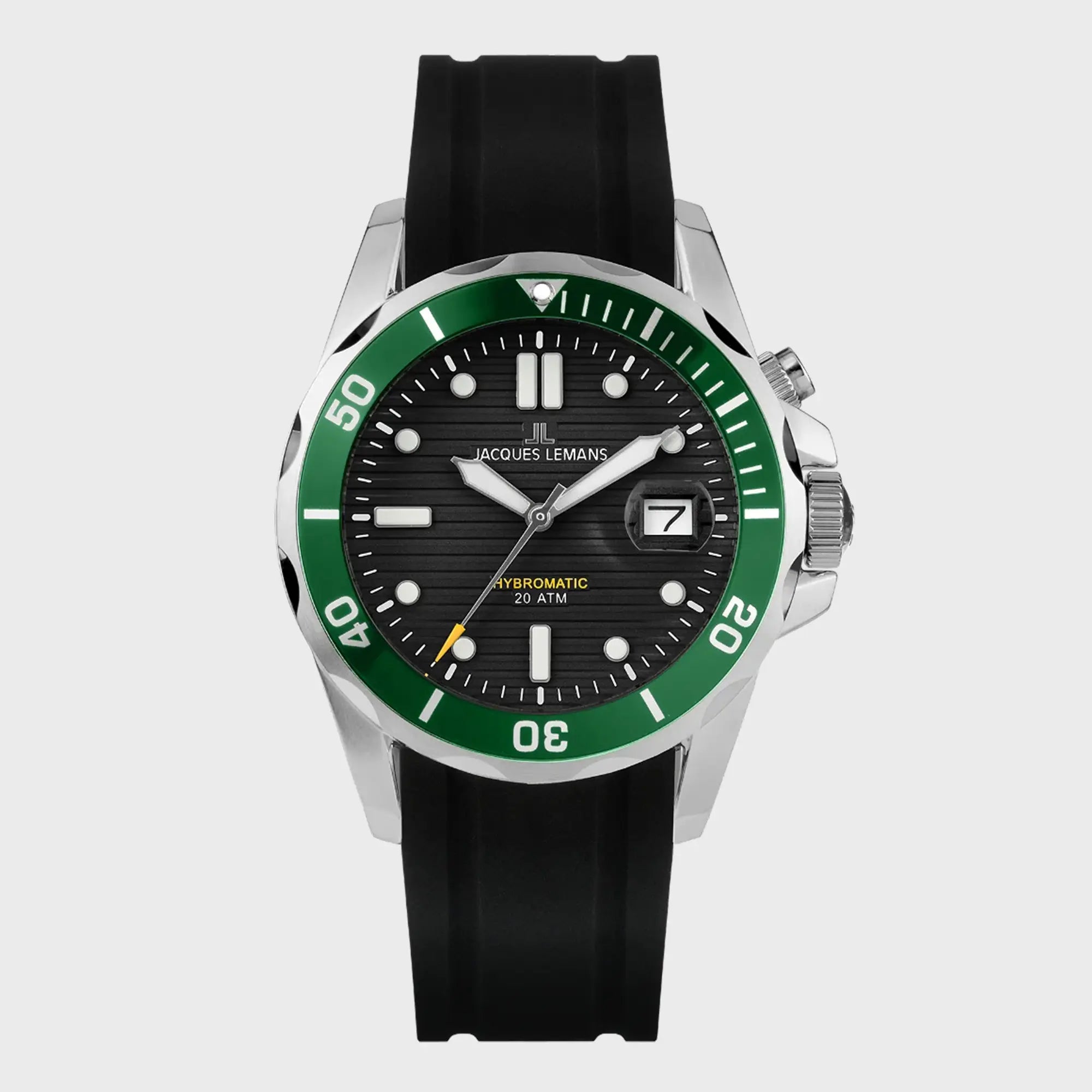 Frontale Ansicht der Jacques Lemans Uhr "Hybromatic" mit schwarzem Zifferblatt, grüner Lünette und braunem Lederband