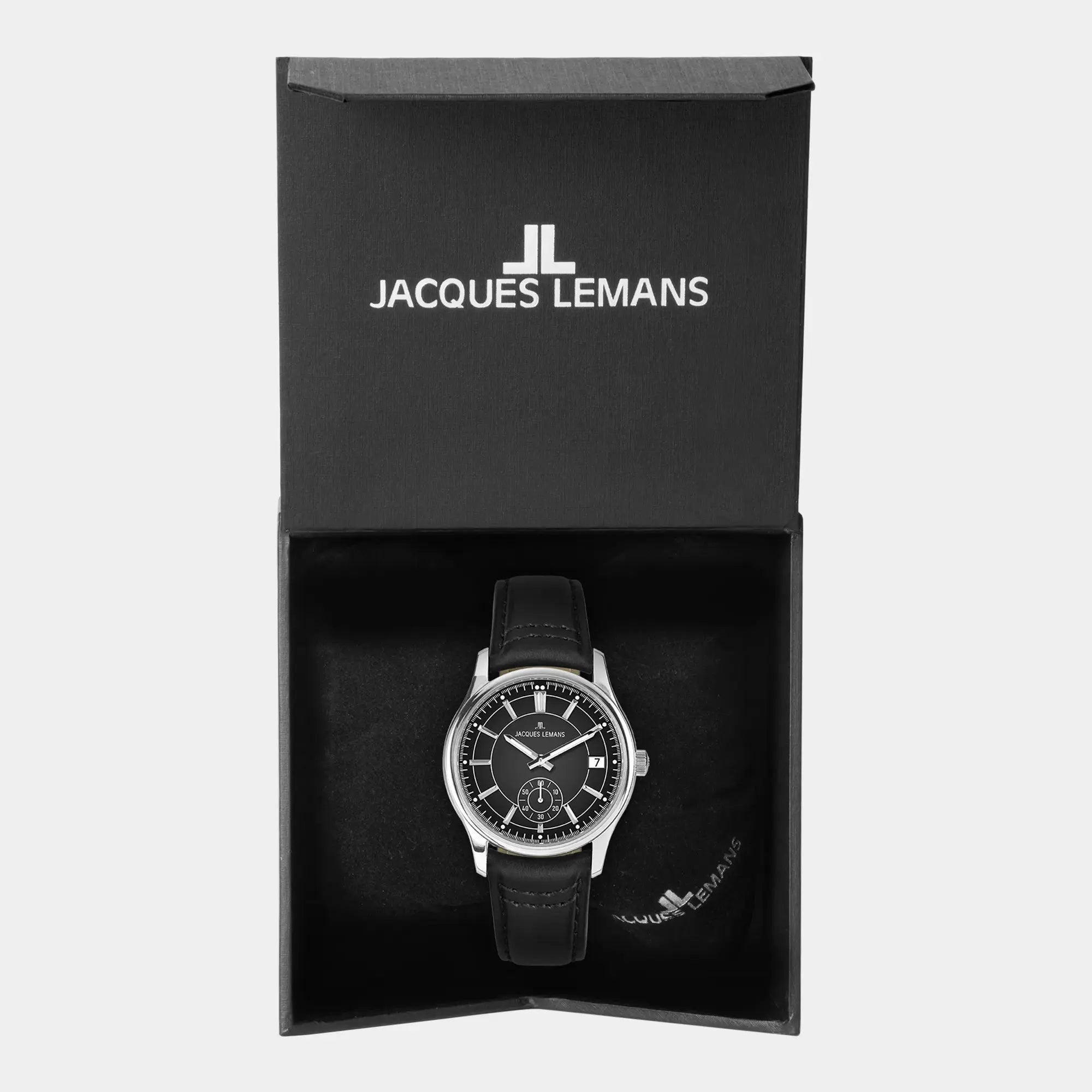 Jacques Lemans 1-2197A Derby Armbanduhr mit schwarzem Zifferblatt und schwarzem Leder liegt in der zugehörigen Uhrenbox