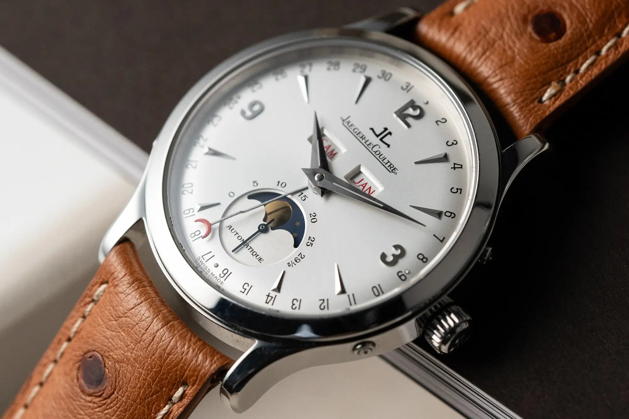 Produktfotografie der Jaeger LeCoultre Ultra Thin  mit Kalender und Mondphase