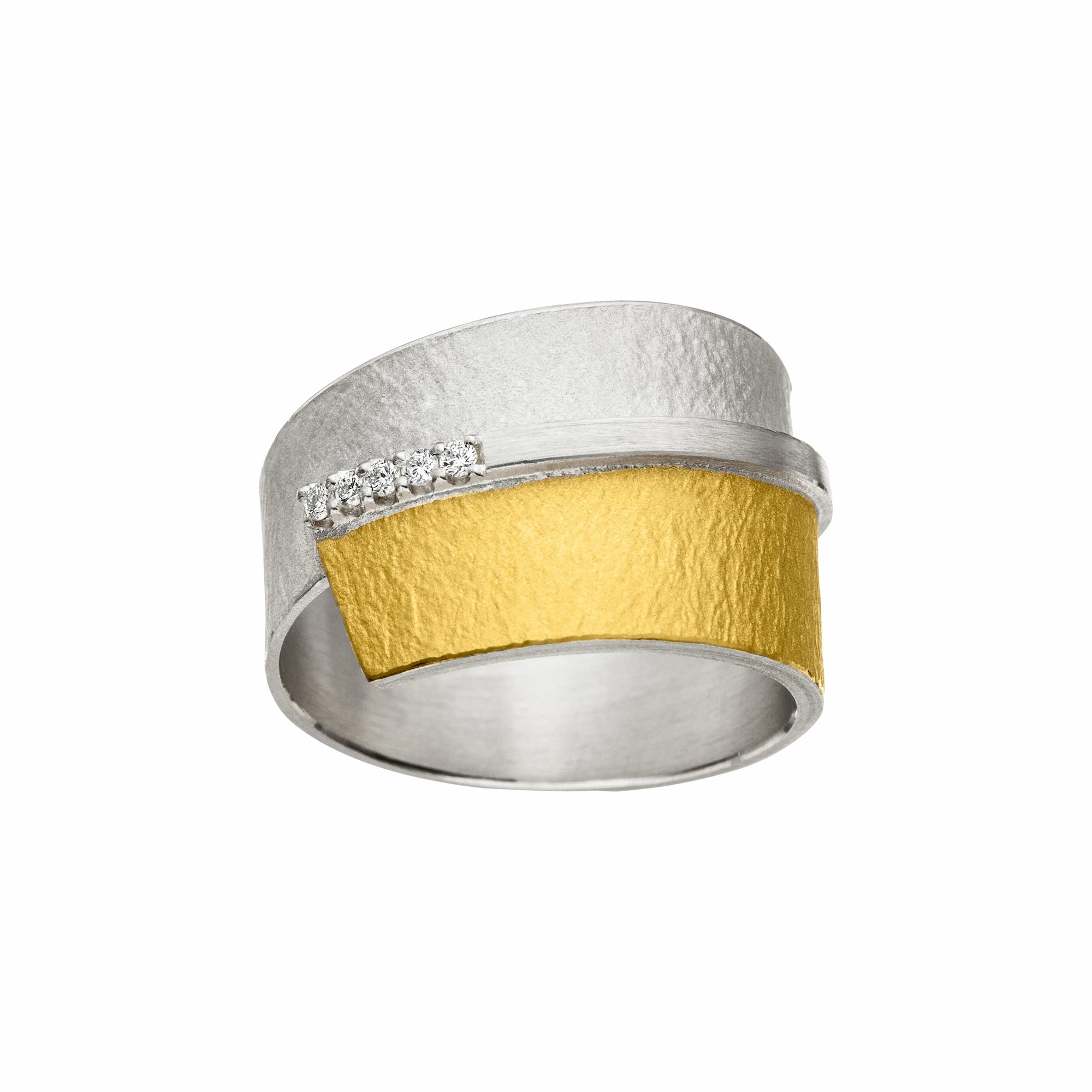 Ring aus Silber von Manu Schmuck mit Bicolor-Optik, die durch eine Goldauflage veredelt wurde