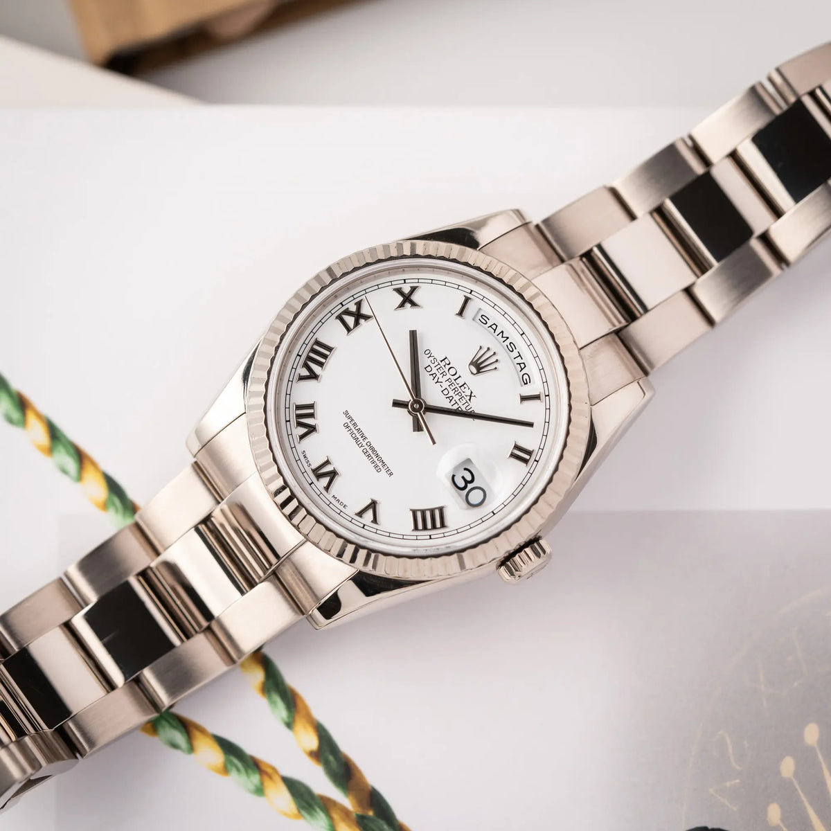 Rolex Day-Date 36 Armbanduhr in Weißgold der Referenz 118239 mit weißem Zifferblatt mit römischen Indizes am Oyster-Weißgold-Armband