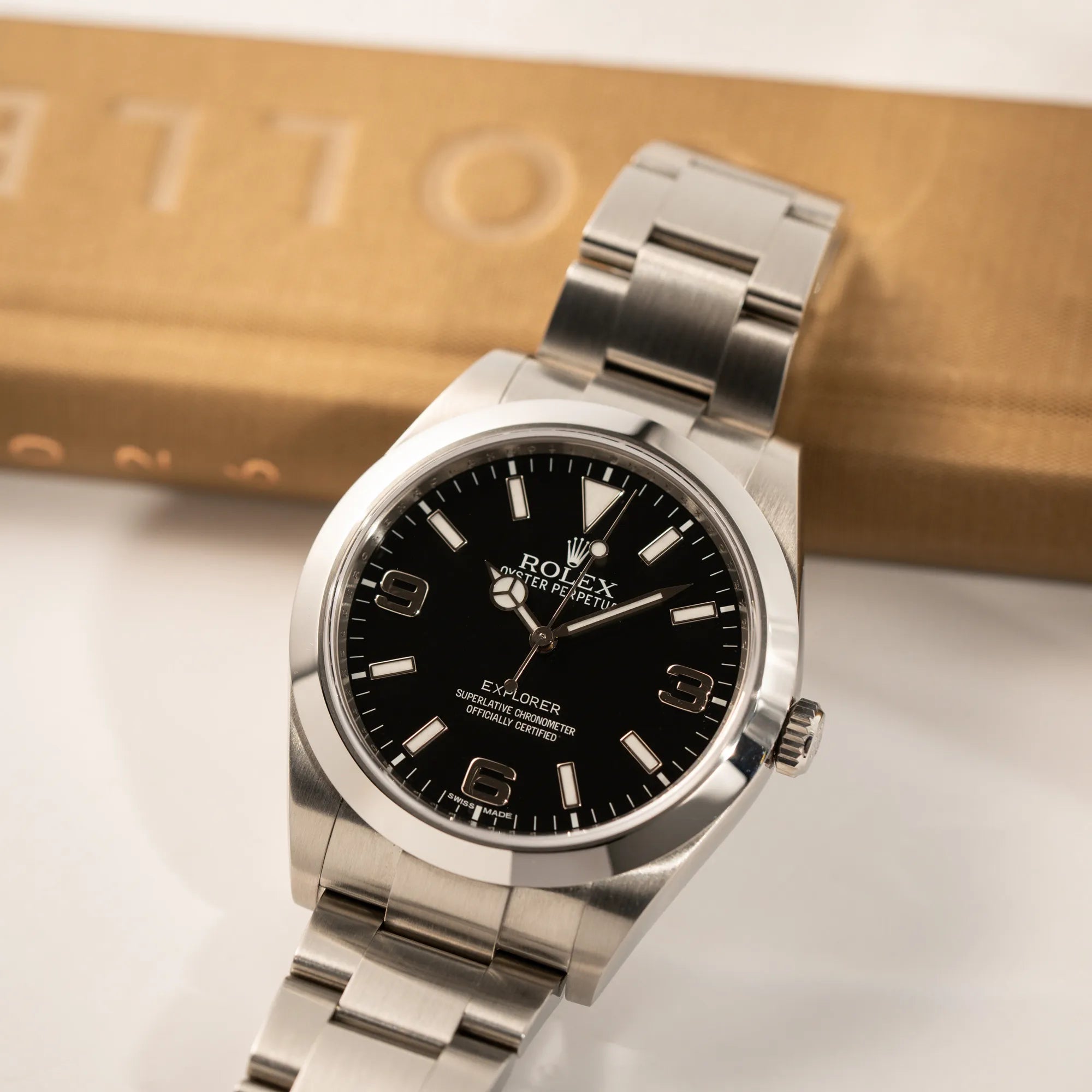 Rolex Explorer der Referenz 214270 mit 39mm Oyster-Gehäuse und dem klassischen 2-6-9-Zifferblatt in schwarz