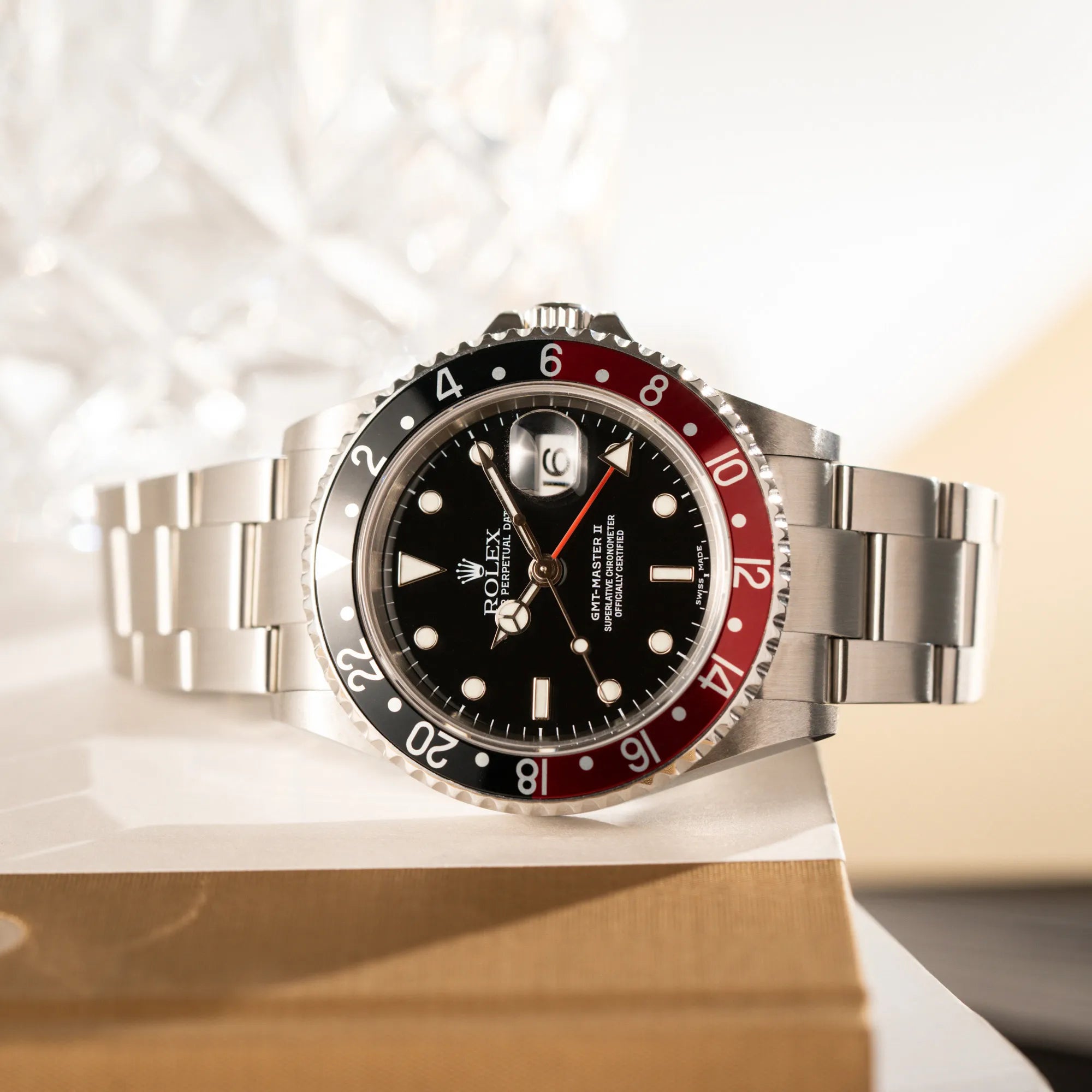 Produktfotografie als Titelbild für die Rolex GMT-Master II 16710 mit der schwarz-roten "Coke" Aluminium-Lünetten-Einlage am Oyster Stahlband