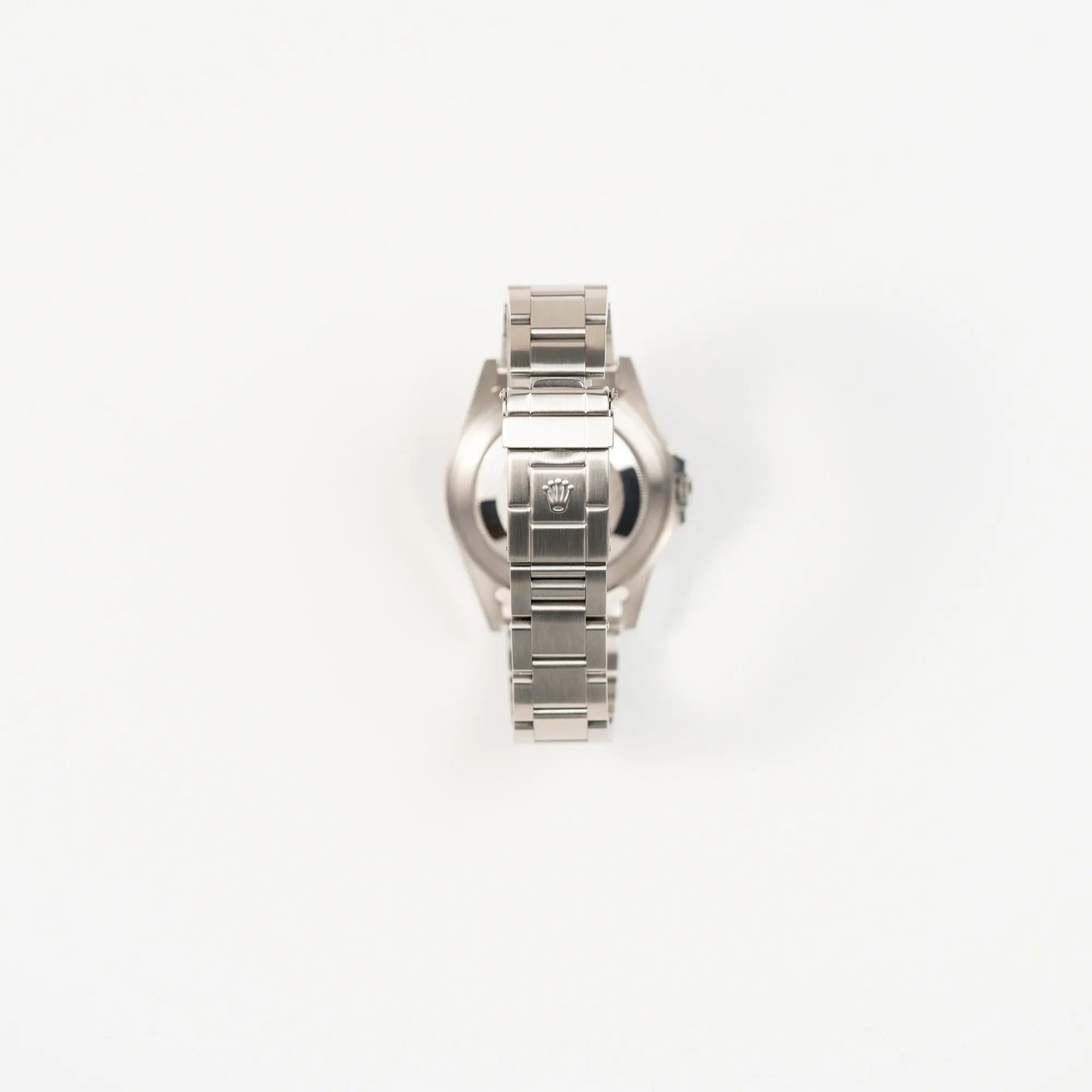 Blick auf das Oyster-Stahlband mit entsprechender Oyster-Stahl-Faltschliesse von der Rolex GMT Master 2 der Referenz 16710 aus der T-Serie mit blau-roter Pepsi-Lünette