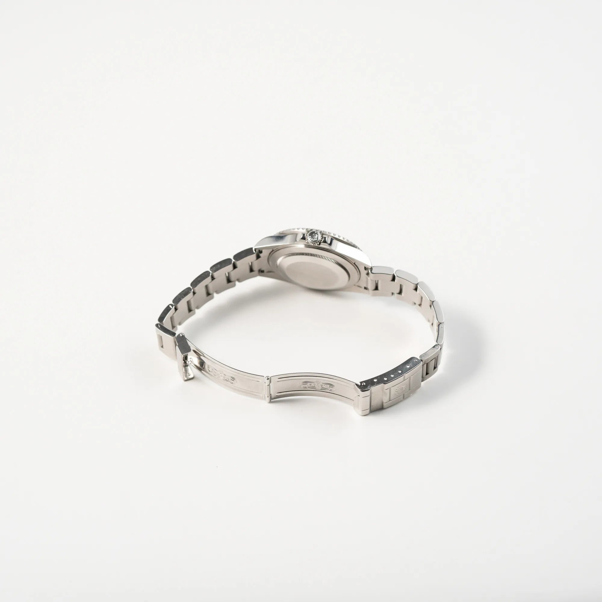 Geöffnete Oyster-Faltschliesse der Rolex GMT-Master II der Referenz 16710 mit der schwarz-roten "Coke"-Lünette aus 2007 mit dem "No-Hole"-Uhrengehäuse