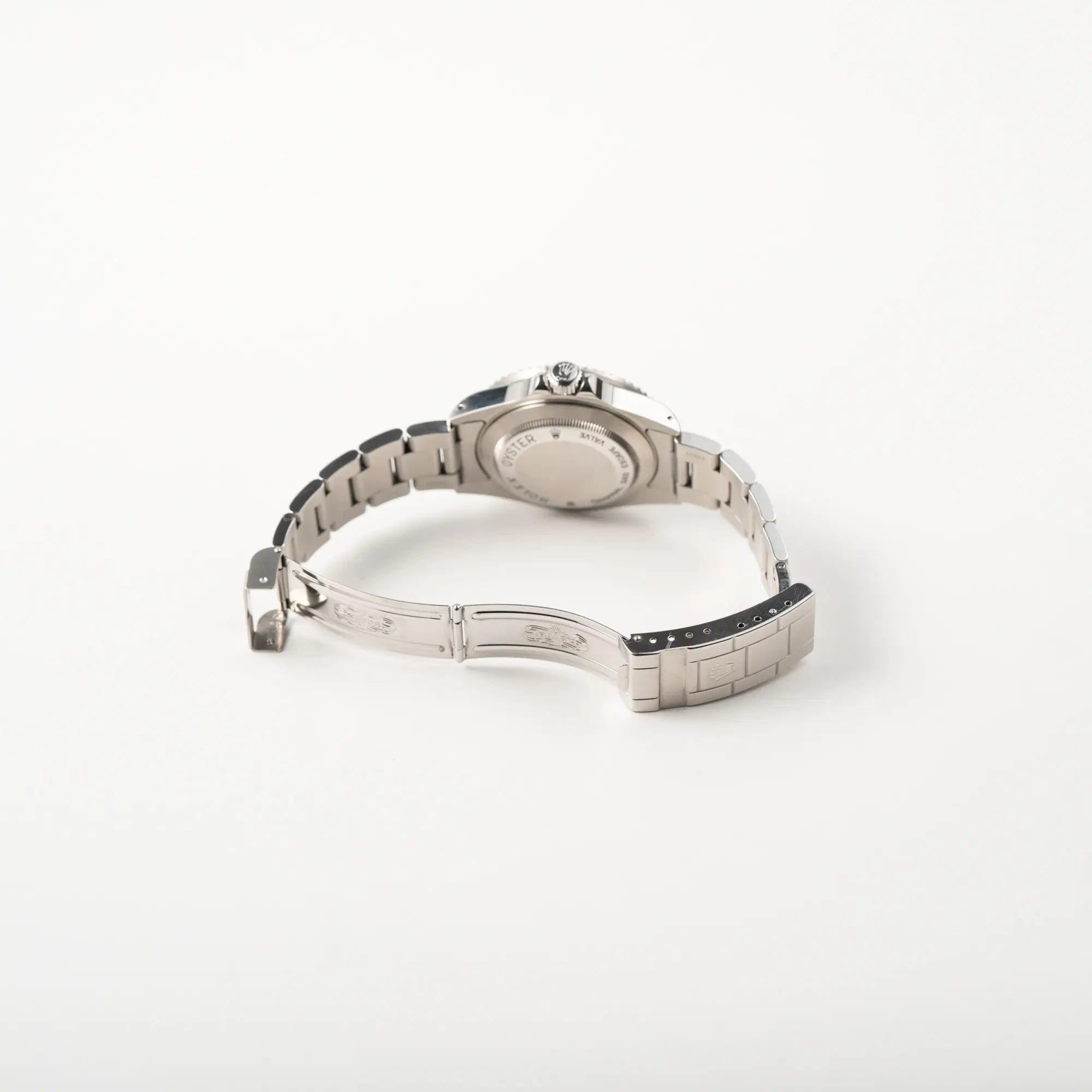 Geöffnete Faltschliesse der Rolex Sea-Dweller  mit schwarzem Zifferblatt und schwarzer Aluminium-Lünetten-Einlage der Referenz 16600 aus 2000