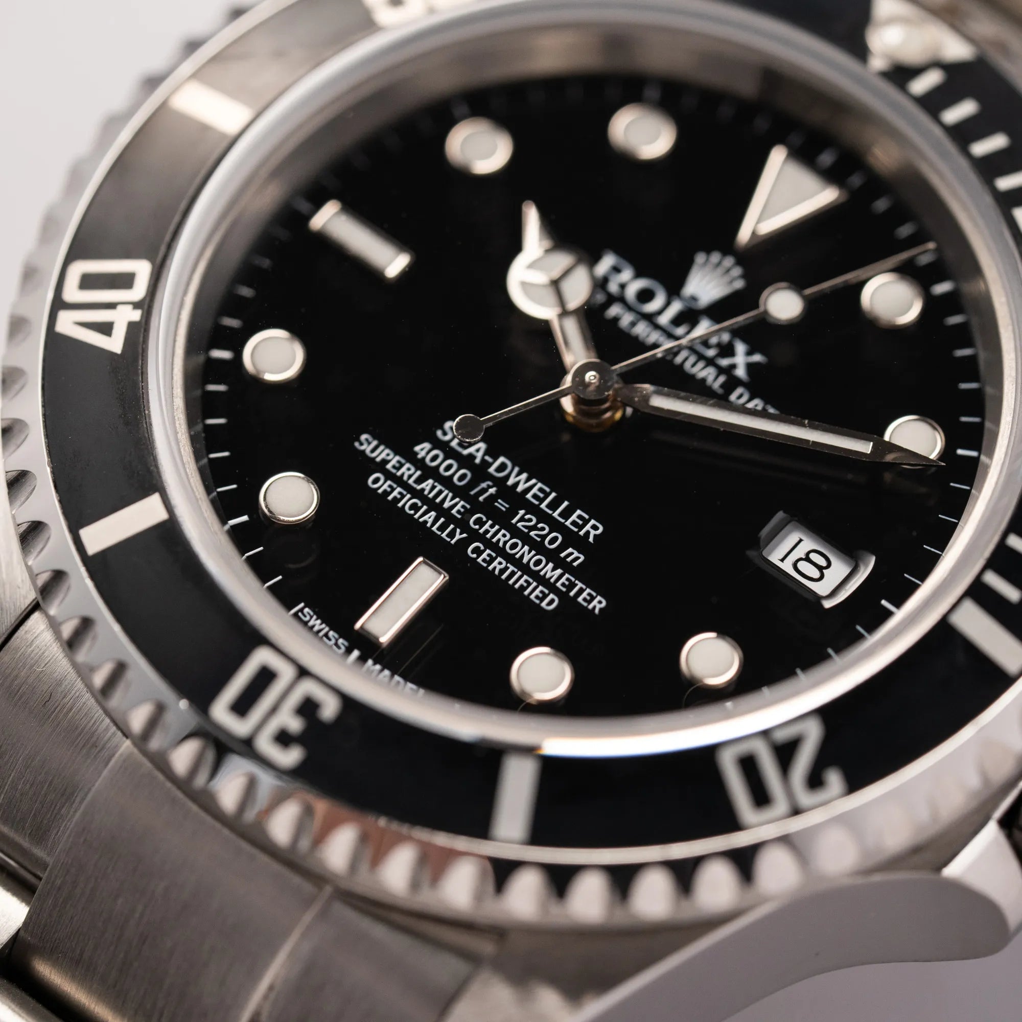 Sea-Dweller 4000 | 16600 | Box & Papers | Service | LC100