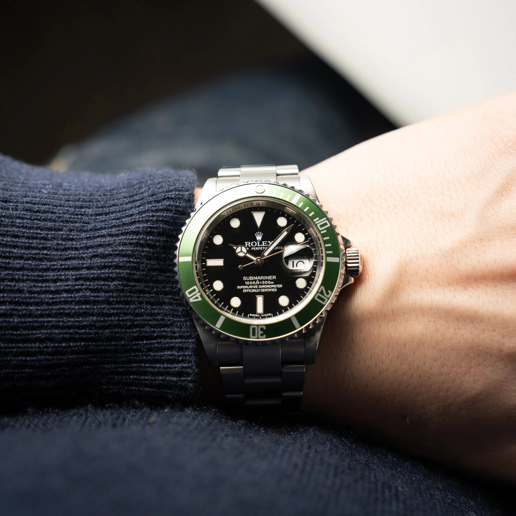 Wristshot mit der Rolex Submariner Date 16610LV mit der grünen Aluminium-Lünetten-Einlage