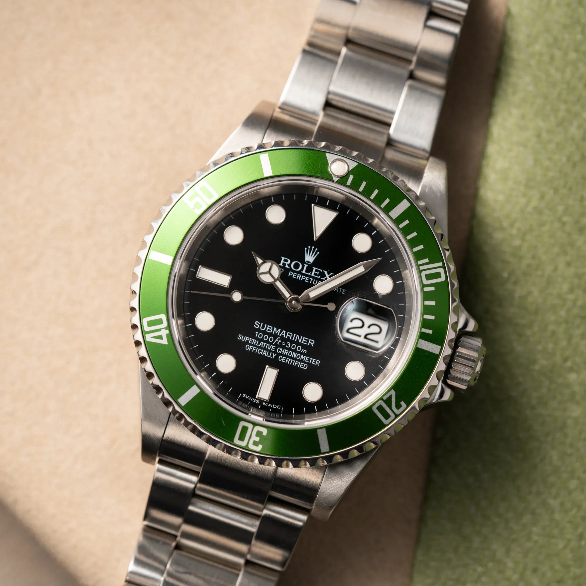 Submariner Date "Kermit" | 16610LV | Full-Set Service 21