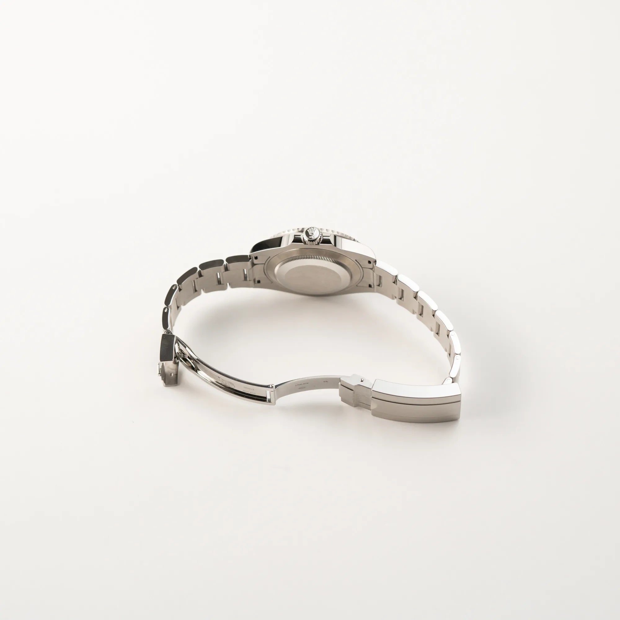 Geöffnete Faltschliesse der Rolex Submariner Date Starbucks 126610LV Mark 2 aus 2025 mit der typischen grünen Cerachrom-Lünette