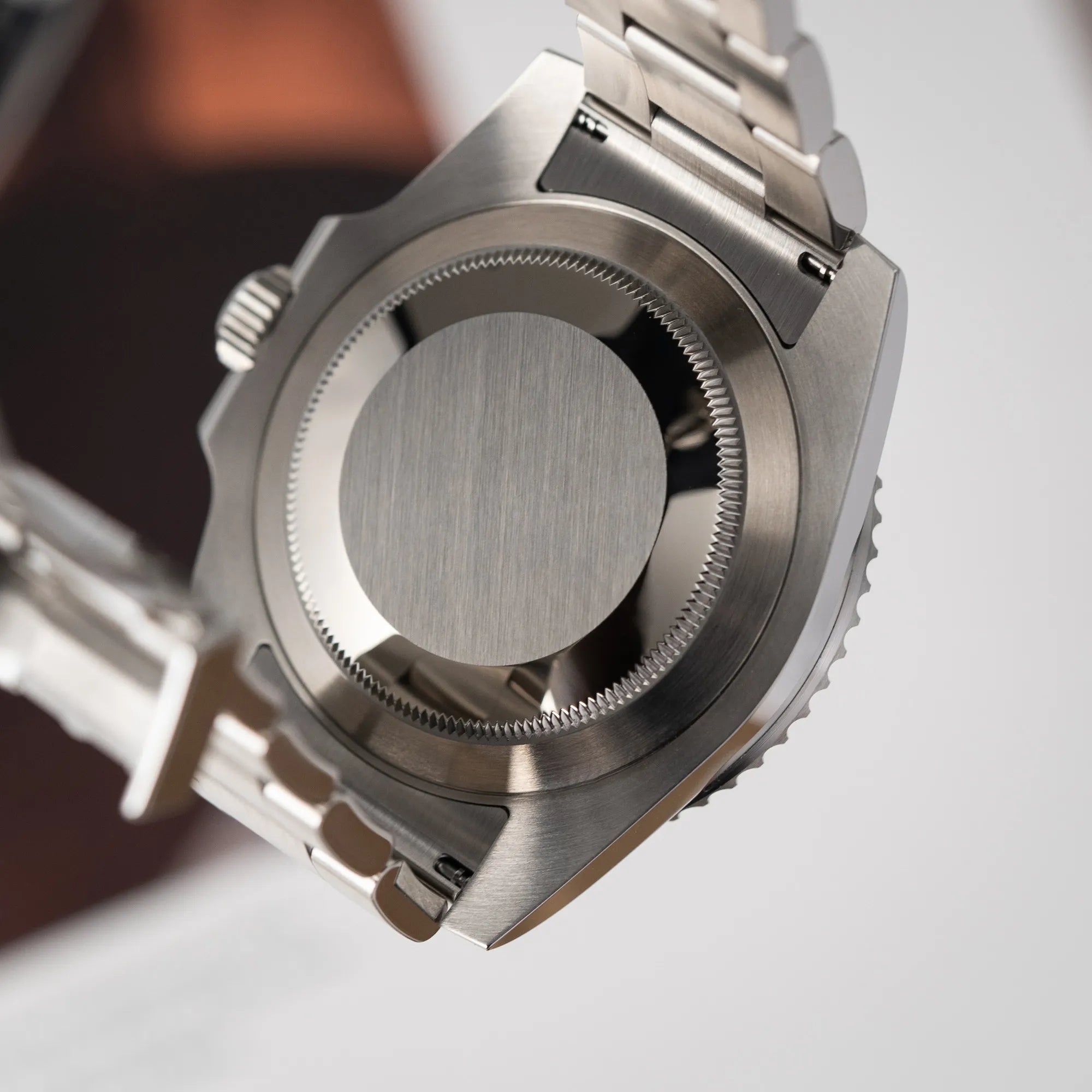 Gehäuseboden der Rolex Submariner 114060 No Date aus 2019 in der klassischen schwarzen Ausführung im Neuzustand