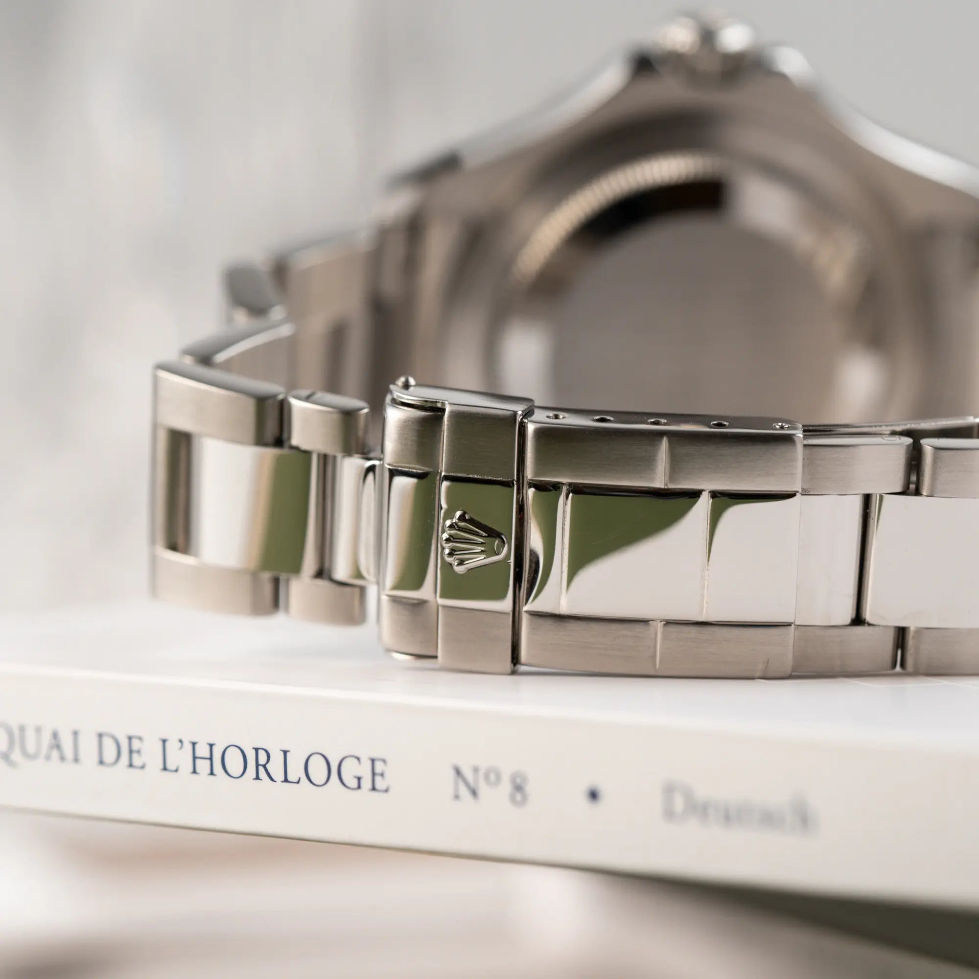 Detailaufnahme der geschlossenen Oyster-Stahlfaltschliesse der Rolex Yacht-Master 40 Rolesium der Referenz 16622 