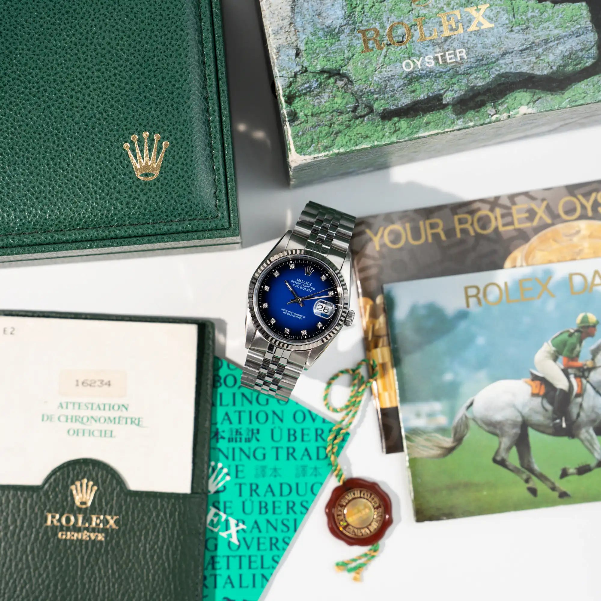 Lieferumfang der Rolex Datejust 36 mit einem sehr seltenen Degradé Diamond Zifferblatt, dass von Blau ins Schwarze verläuft (Full-Set)