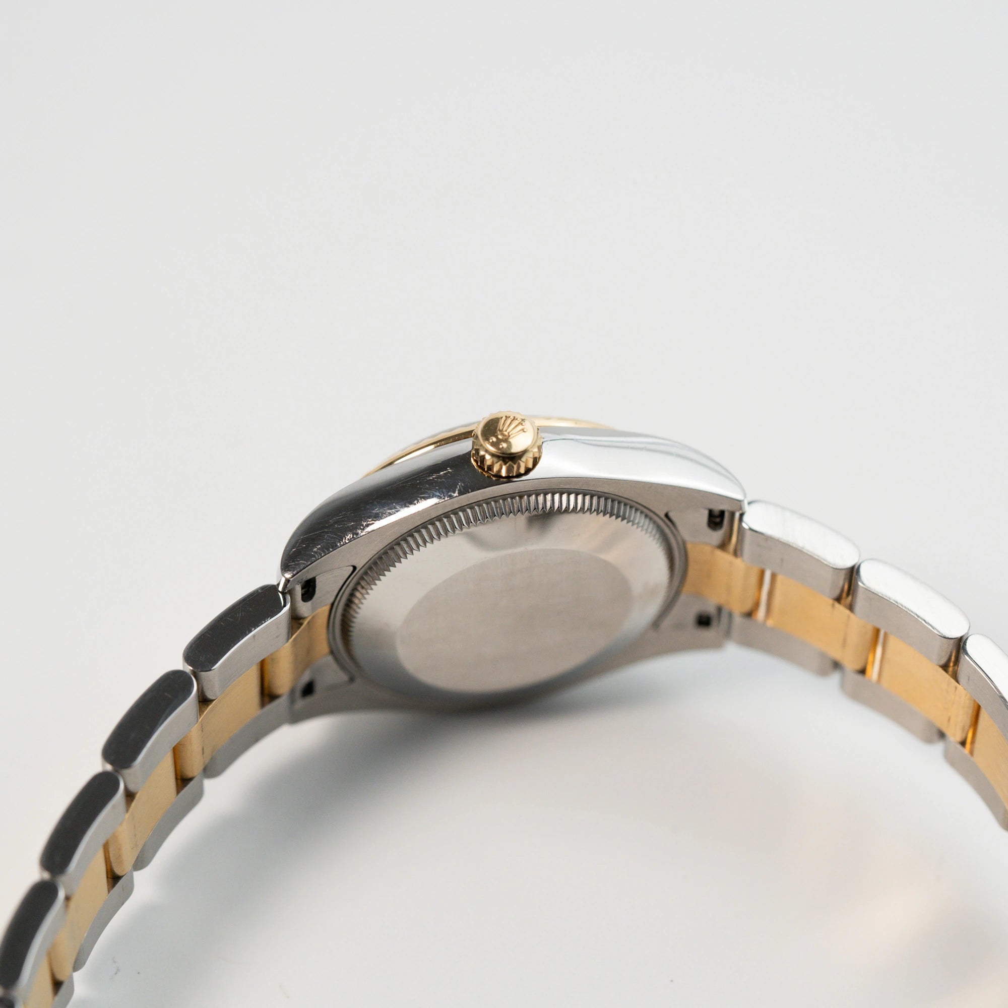 Seitliches Gehäuse und Krone der Rolex Datejust 31 mm für Ladies in Stahl-Gold