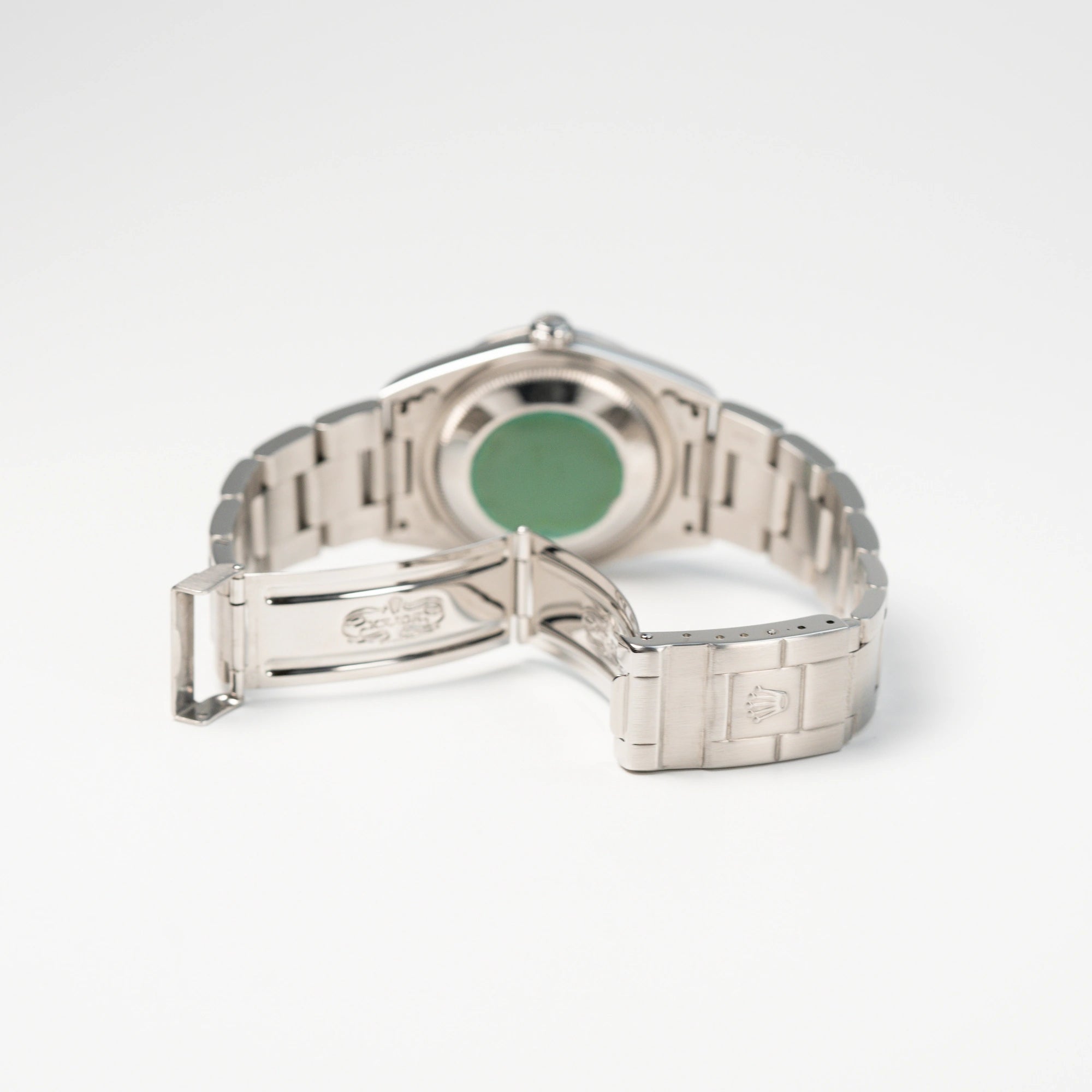 Gehäuseboden mit grünem Sticker und geöffnete Faltschließe der Rolex Explorer 1, Referenz 14270