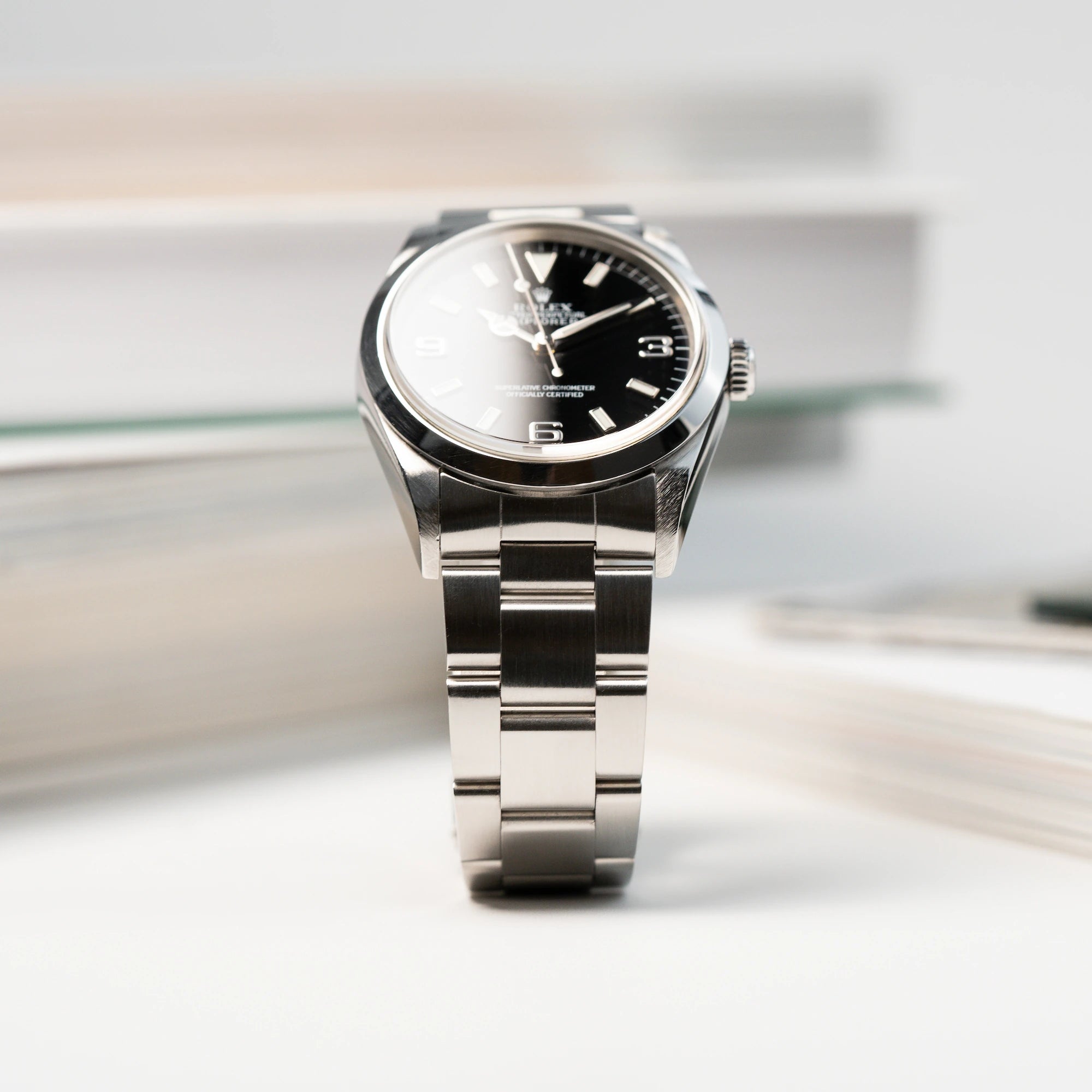 Produktfotografie der Rolex Explorer 1, Referenz 14270, mit Lichtreflexion im Uhrenglas