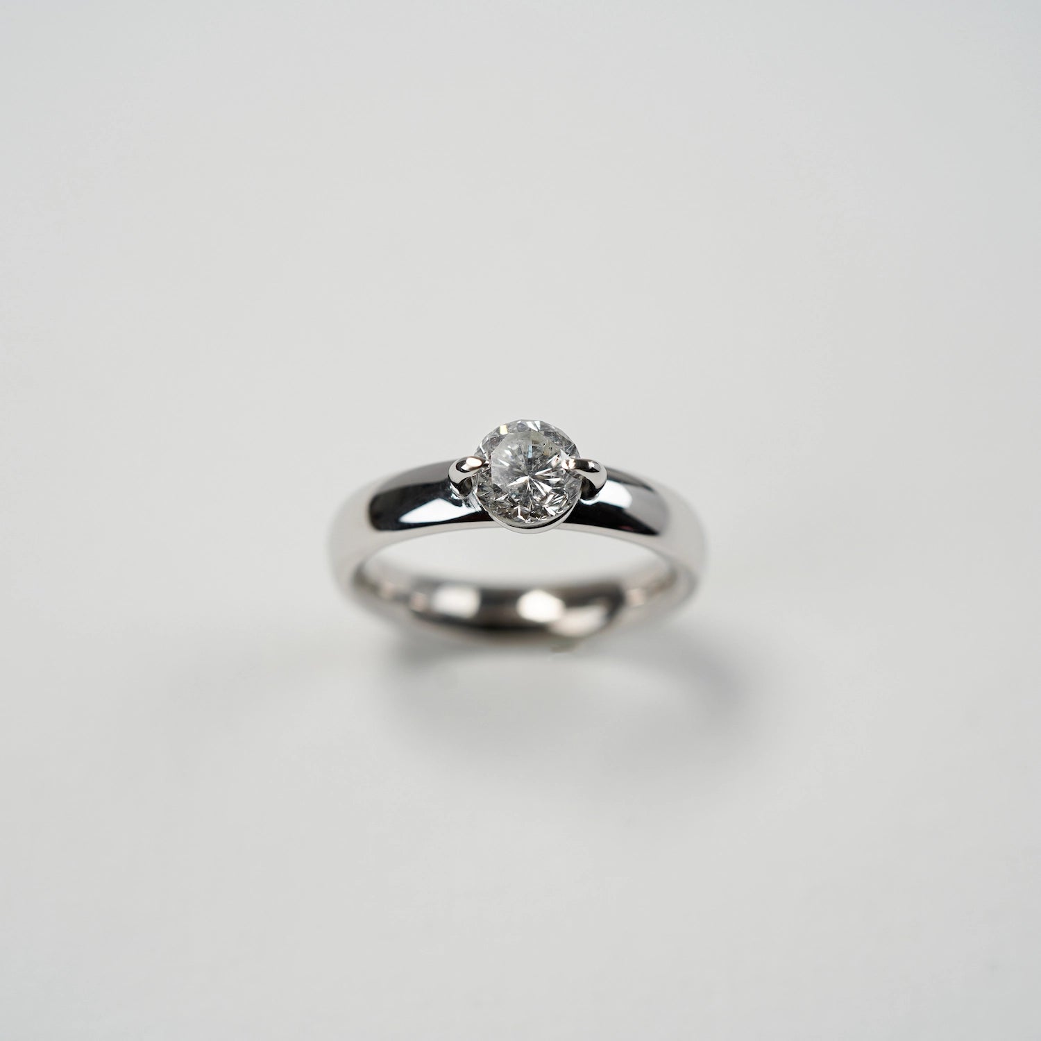 Produktfoto des Solitaire Diamant Rings mit einem 1,10ct Brillanten