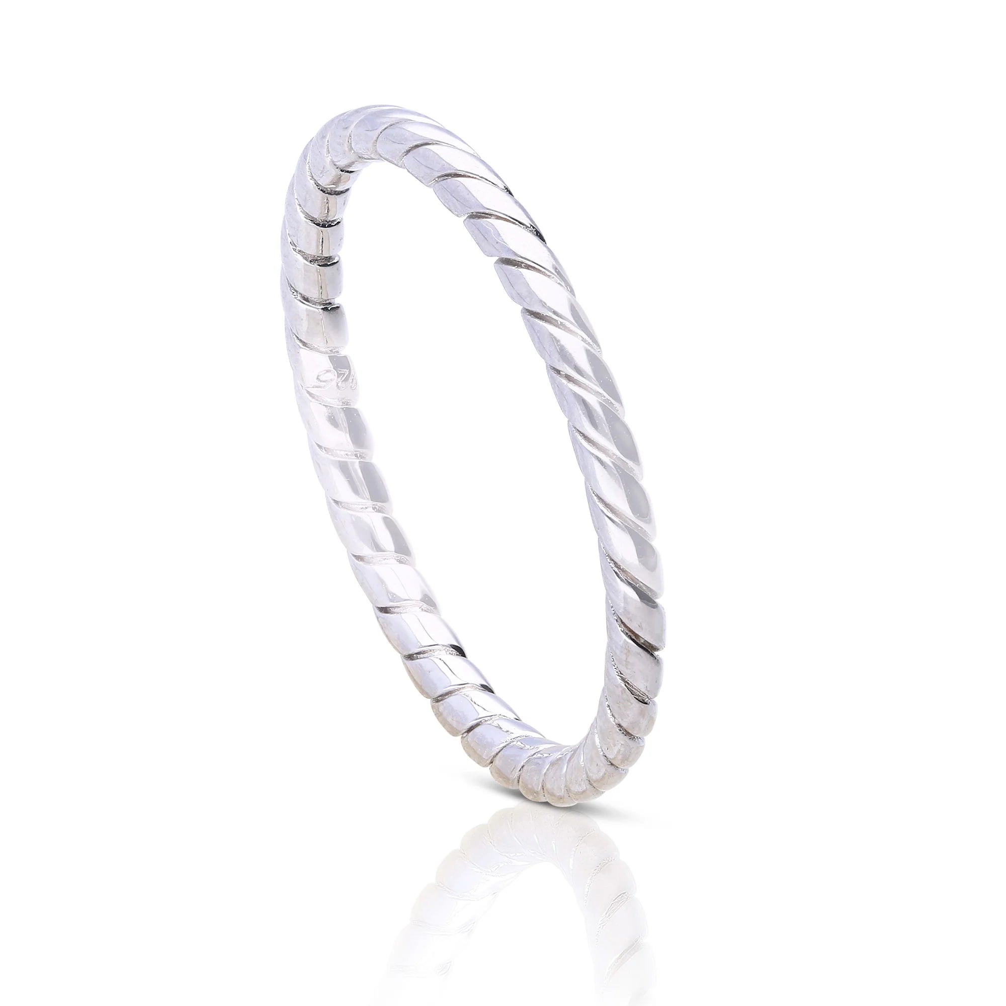 Produktfotografie des gedrehten Rings aus Silber von Diamonfire