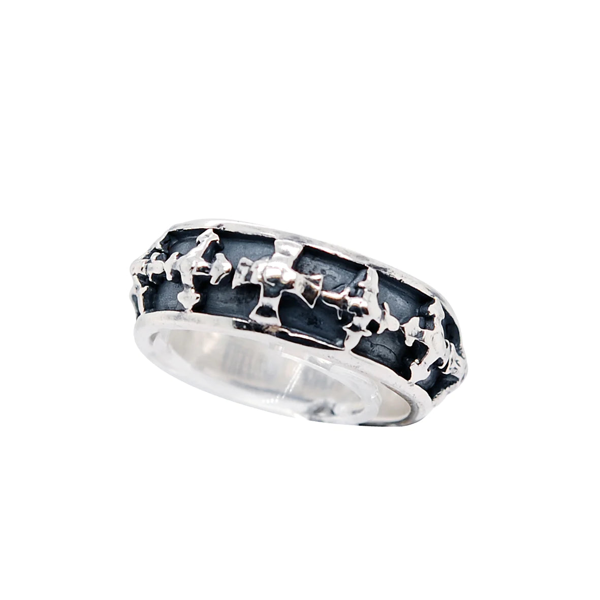 Silberner Elf Craft Ring  mit Kreuzen auf schwarzem Hintergrund