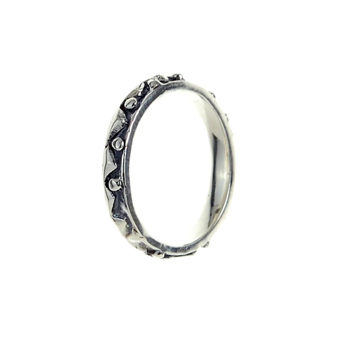 Silberner, schmaler Ring von Elf Craft mit einem dreieckigen Zick-Zack-Muster und runden Elementen