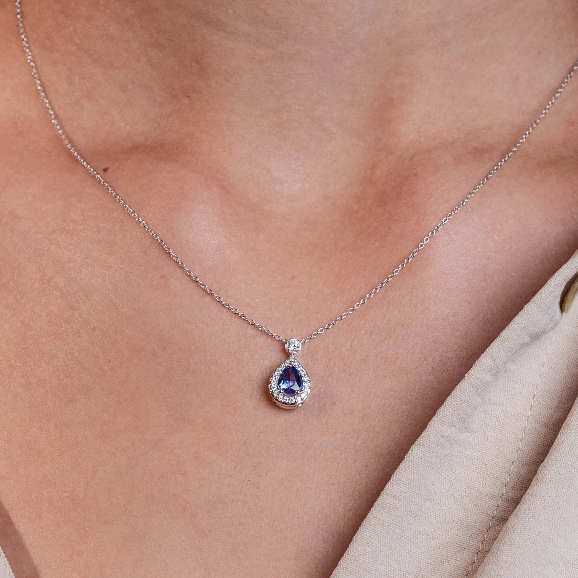 Necklace with blue tanzanite and diamonds | 18ct white gold