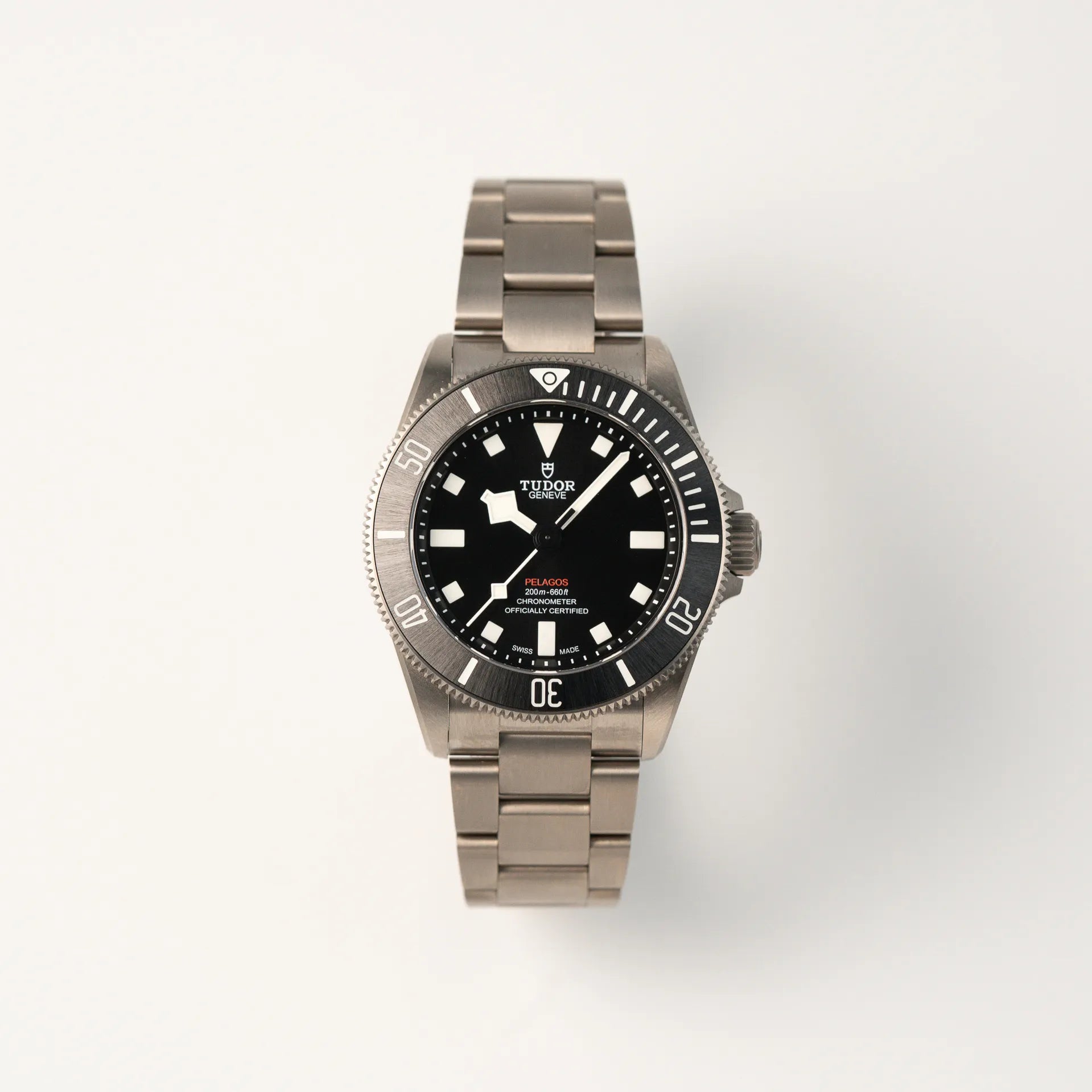 Frontale Ansicht der Tudor Pelagos 254407N mit 39mm Durchmesser aus Titan