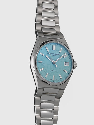 Produktvideo der Frederique Constant Uhr "Highlife Ladies Automatic" mit dem Tiffany-blauen Zifferblatt und Edelstahl-Gehäuse mit Blick auf das Uhrwerk